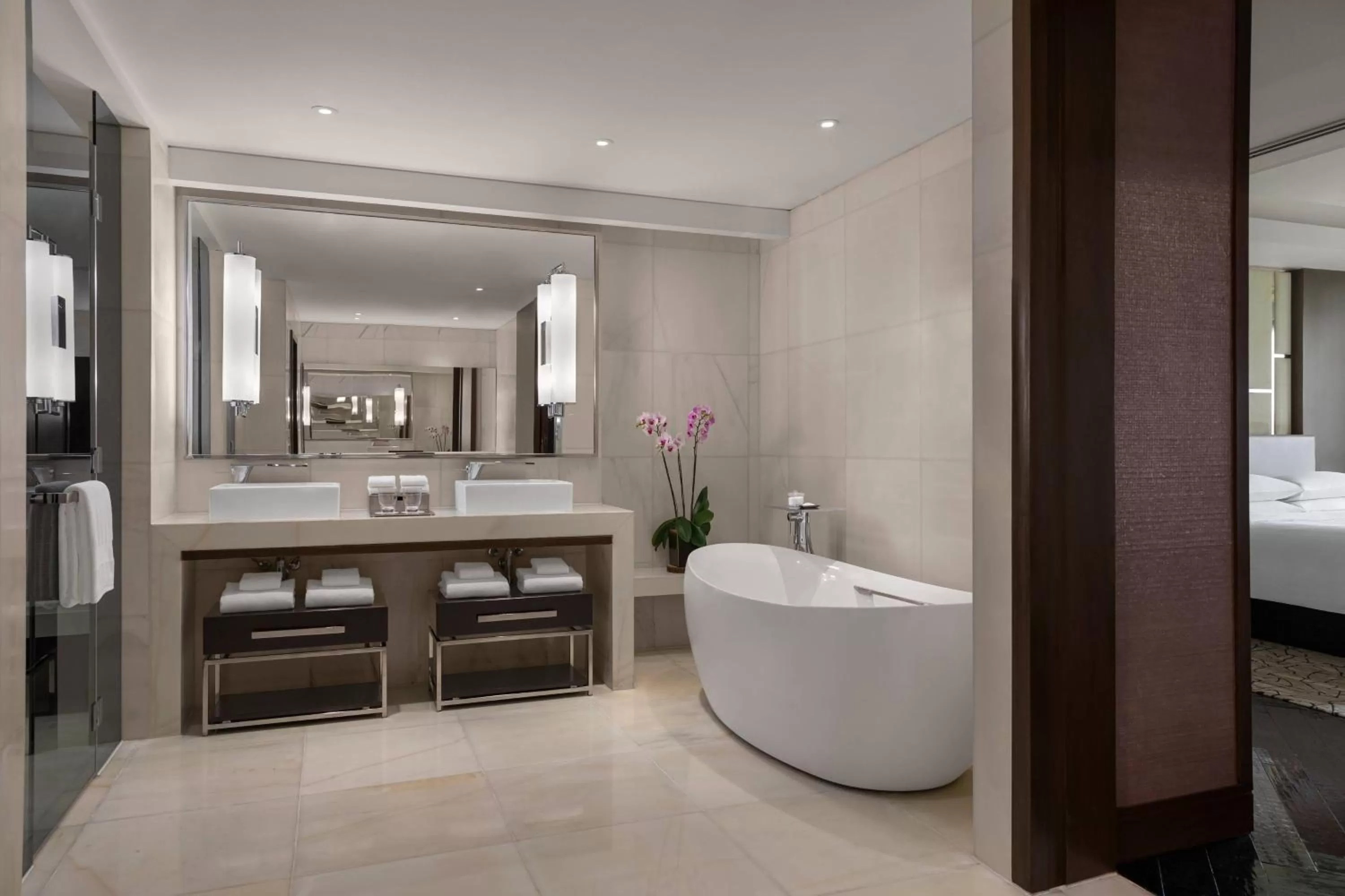 Bathroom, Bed in Manila Marriott Hotel at Newport World Resorts