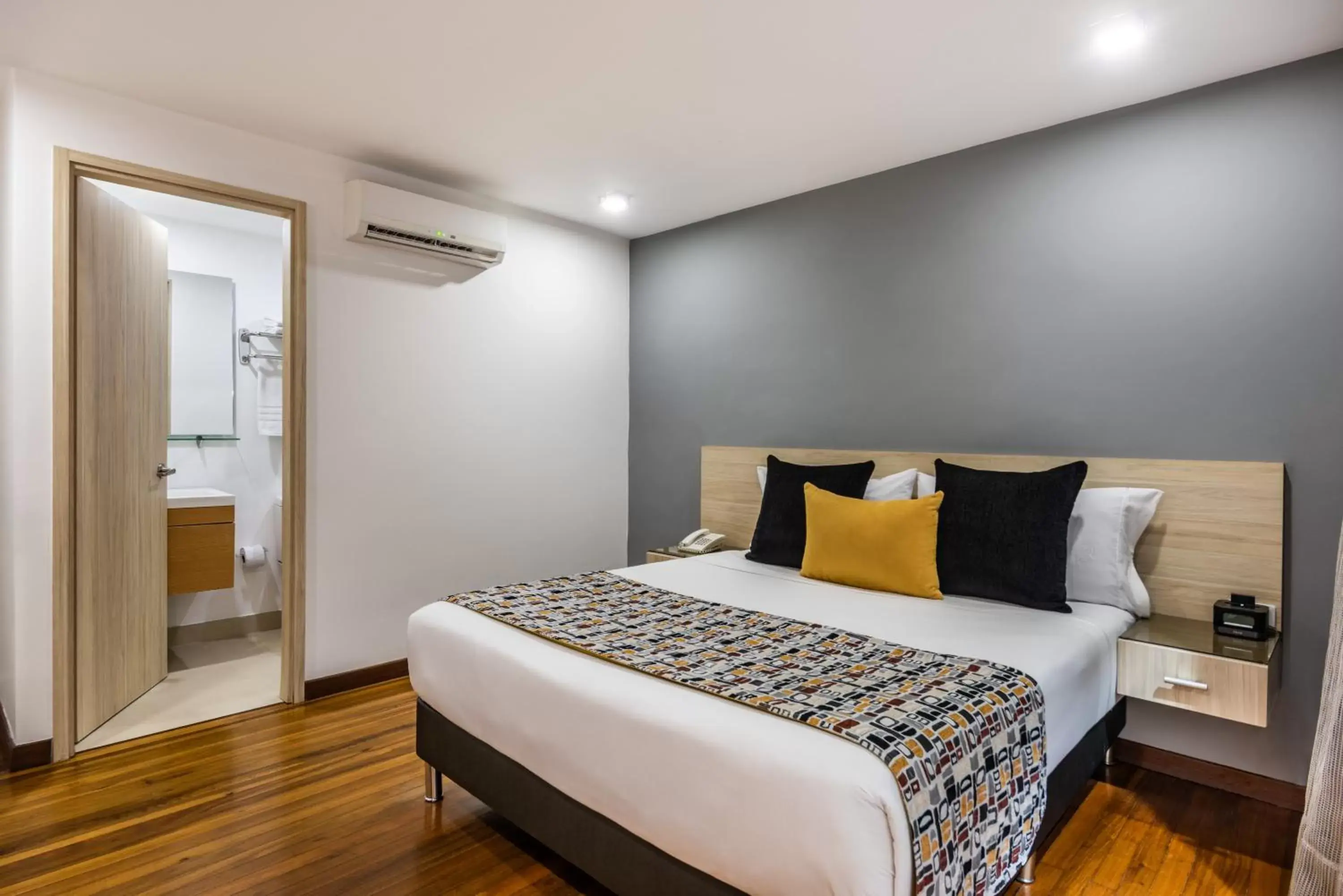 Superior Queen Room in Hotel Asturias Medellin Superior Queen Room in Hotel Asturias Medellin