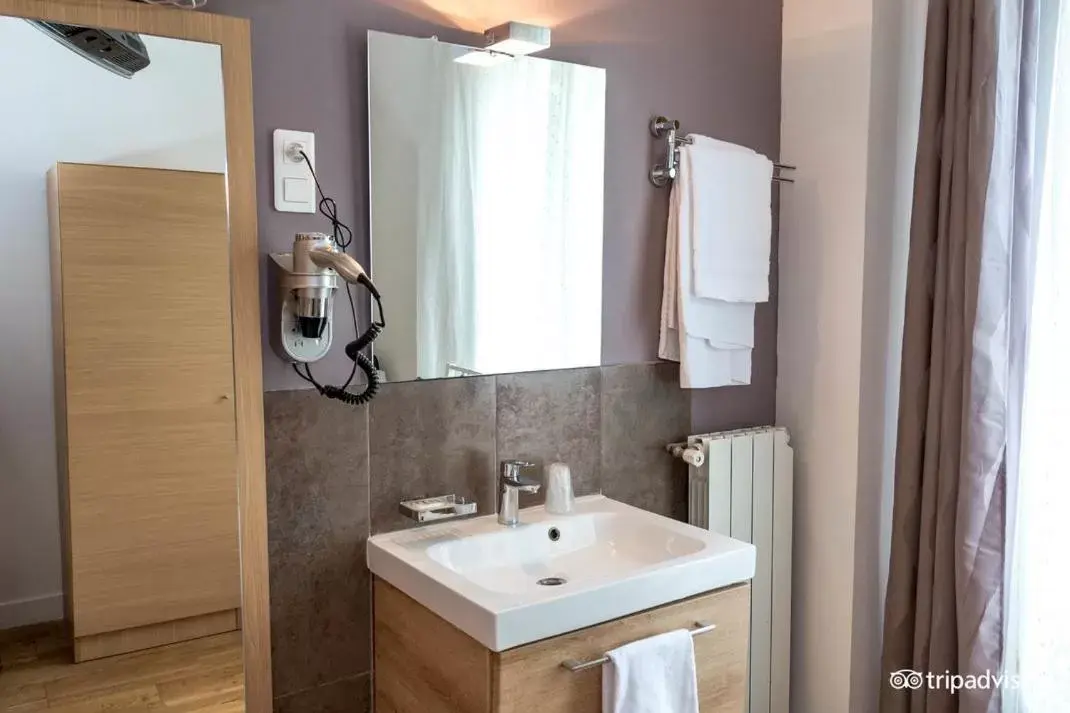 Bathroom in Hotel de L'Union