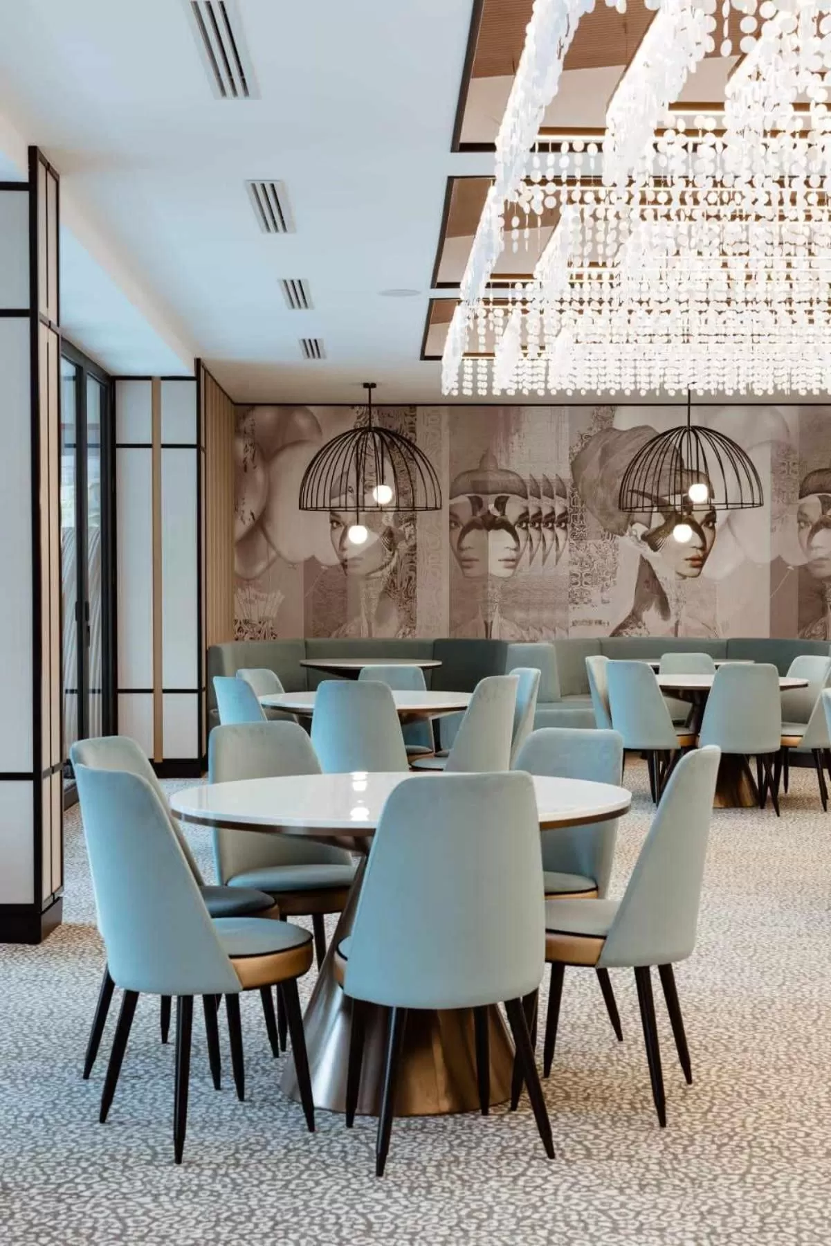 Restaurant/places to eat in Hotel Savior