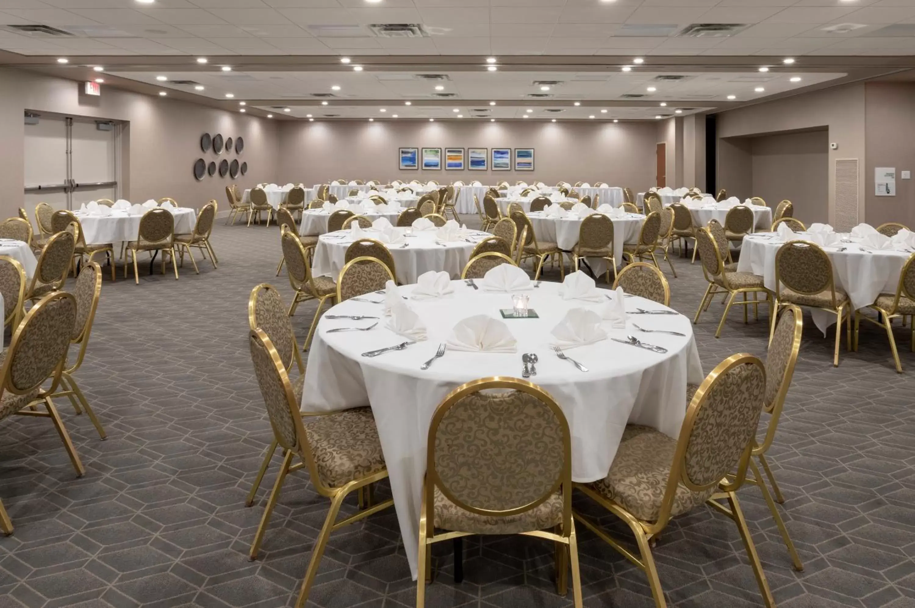 Banquet/Function facilities, Restaurant/Places to Eat in Holiday Inn Marquette, an IHG Hotel