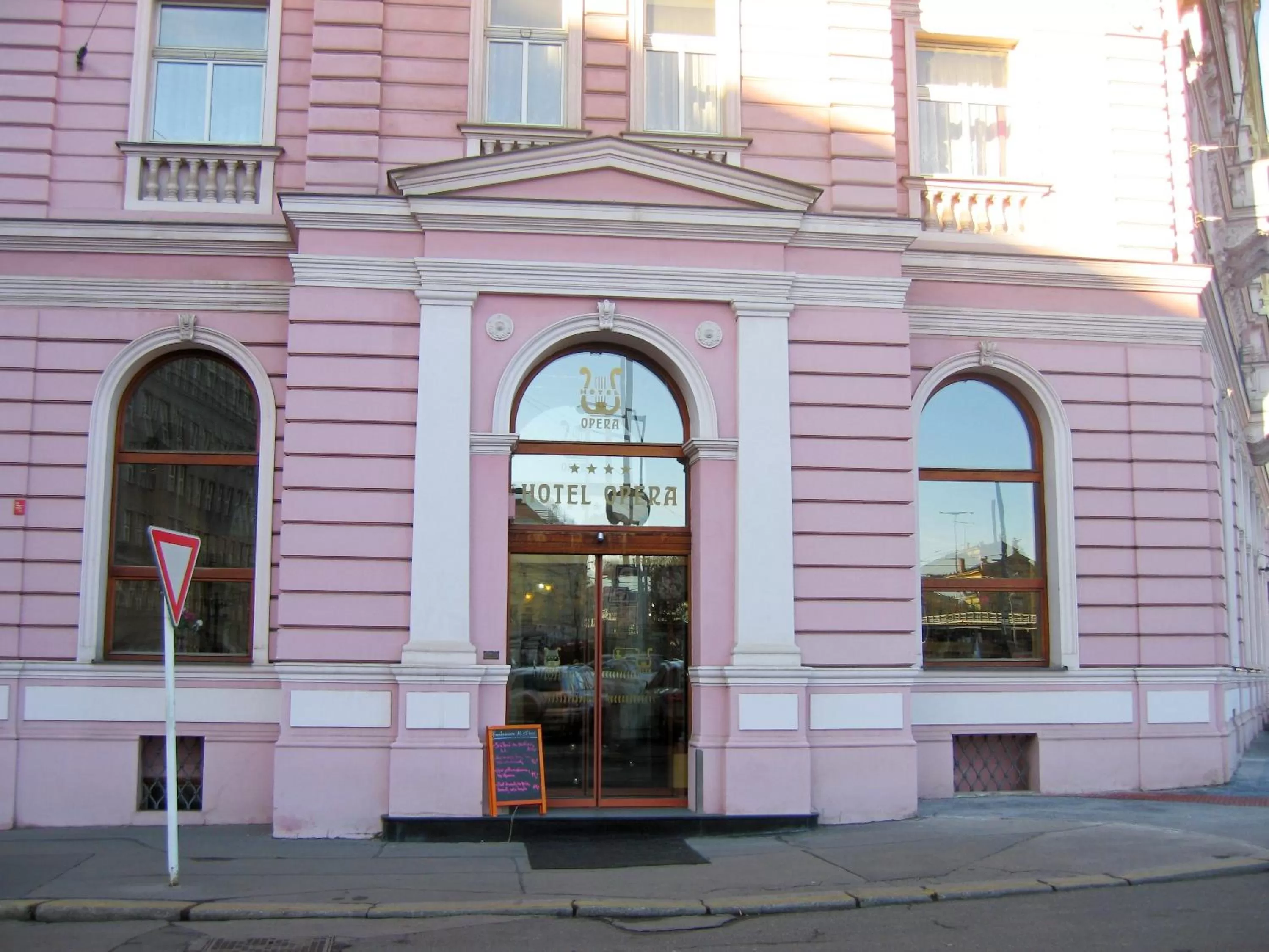 Facade/entrance in Hotel Opera