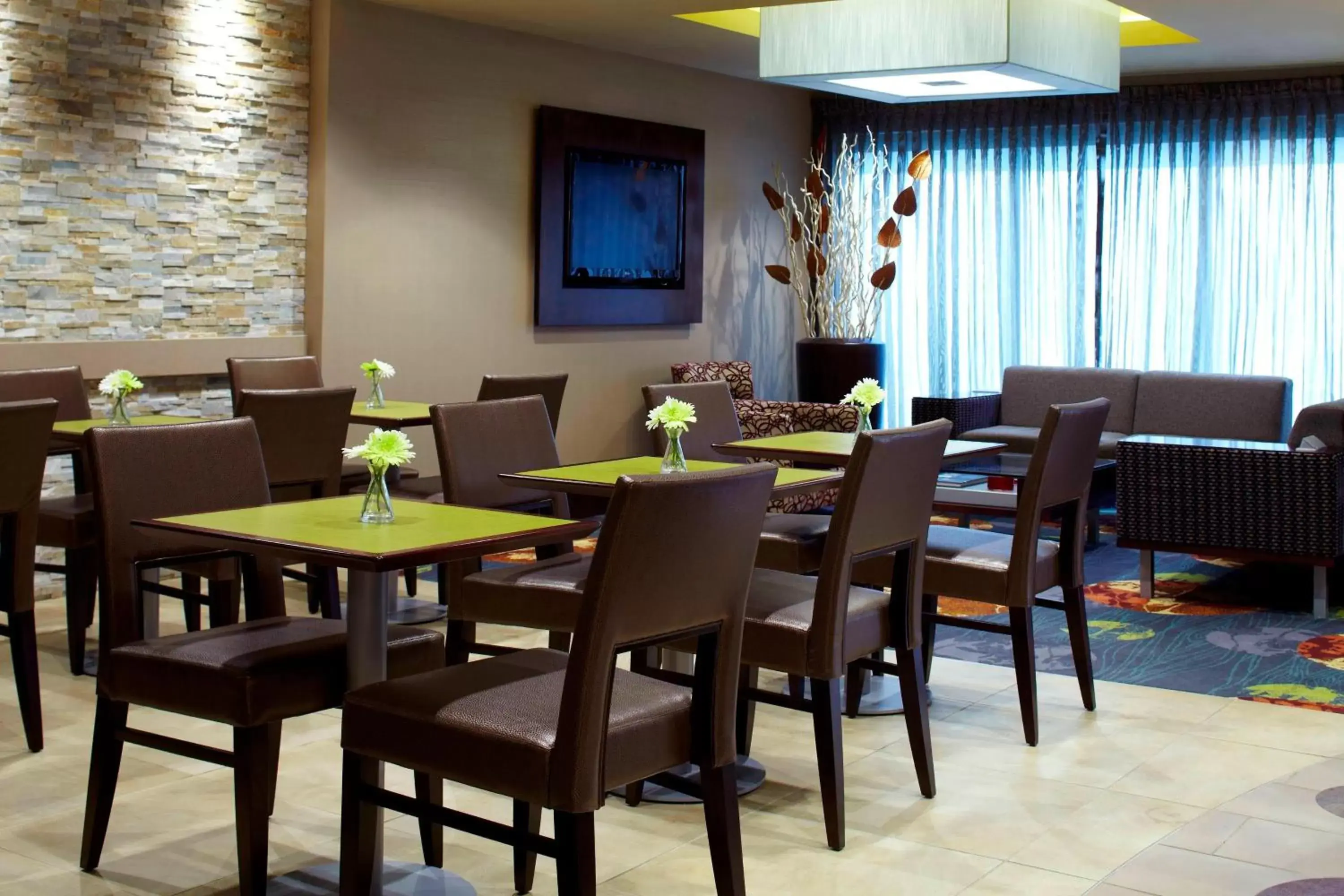 Restaurant/Places to Eat in Courtyard by Marriott Buffalo Amherst/University