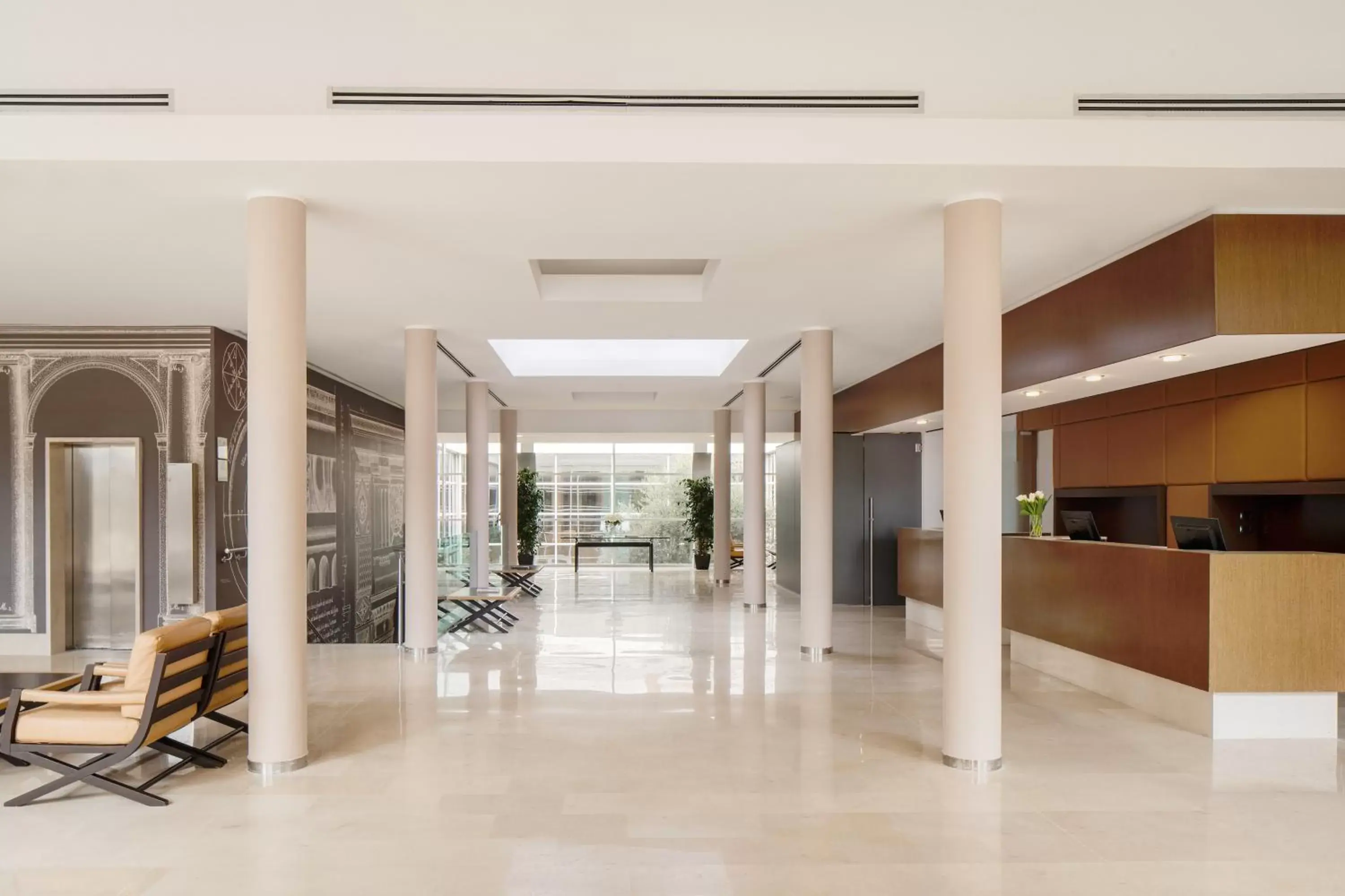 Lobby or reception in UNAHOTELS Bologna San Lazzaro