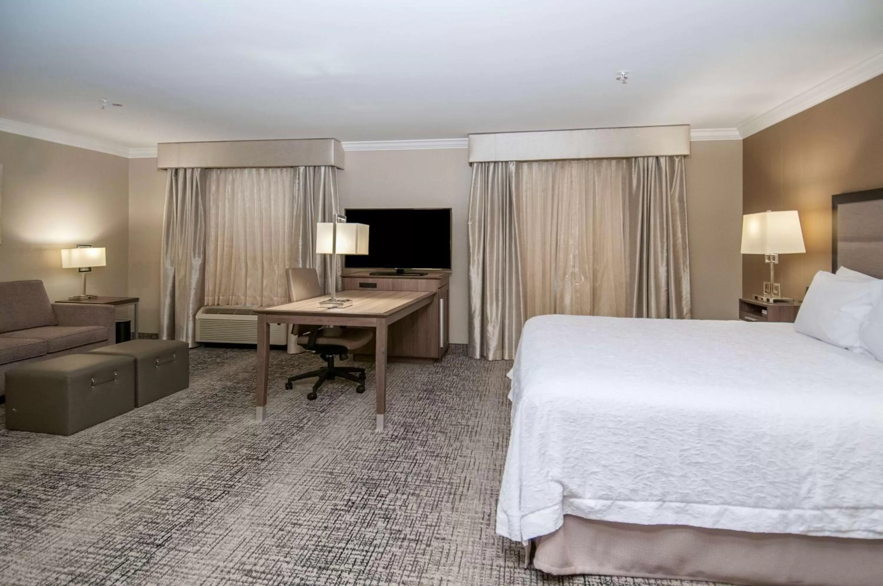 Bedroom, Bed in Hampton Inn & Suites Ridgeland