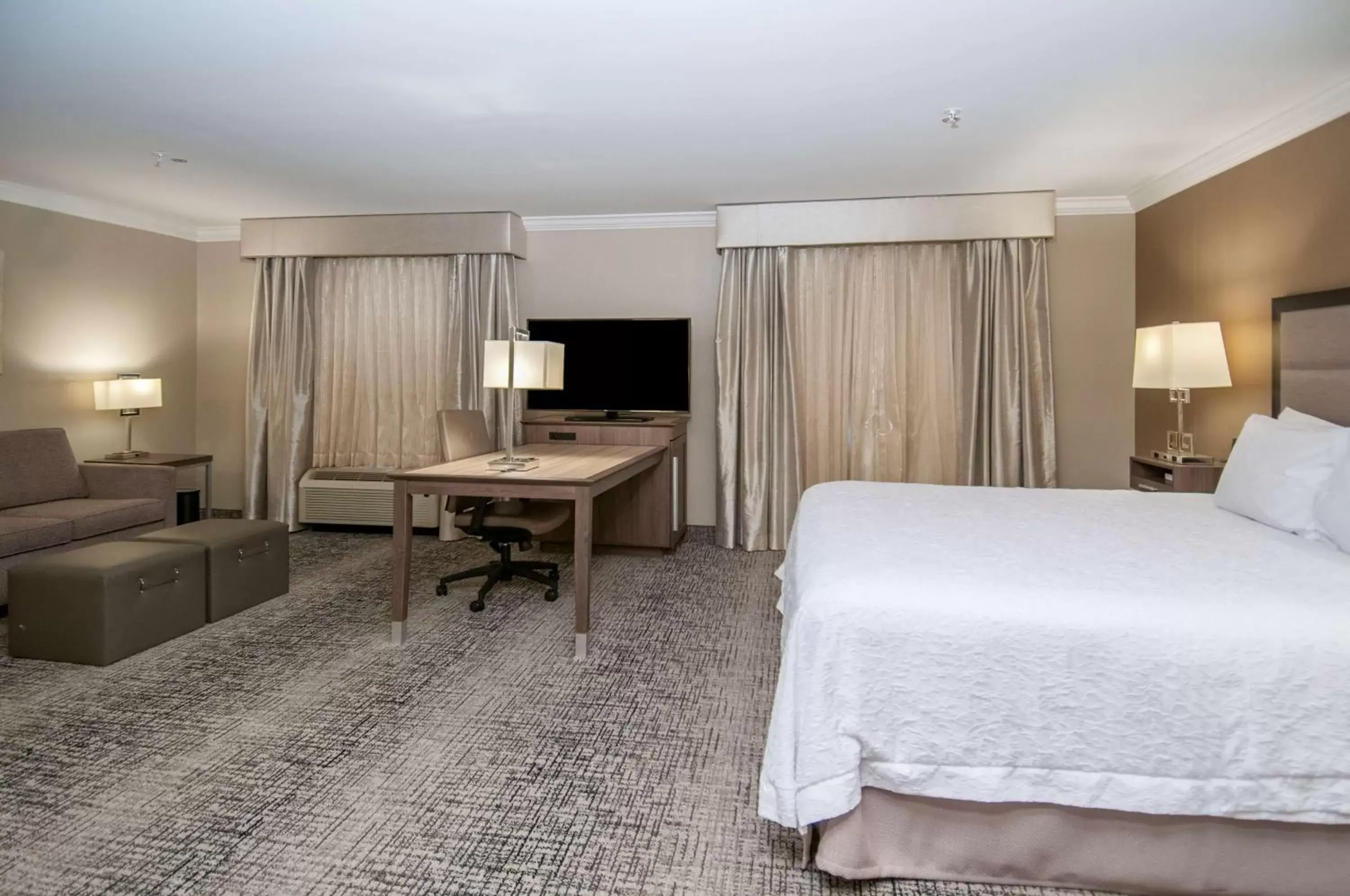 Bedroom, Bed in Hampton Inn & Suites Ridgeland