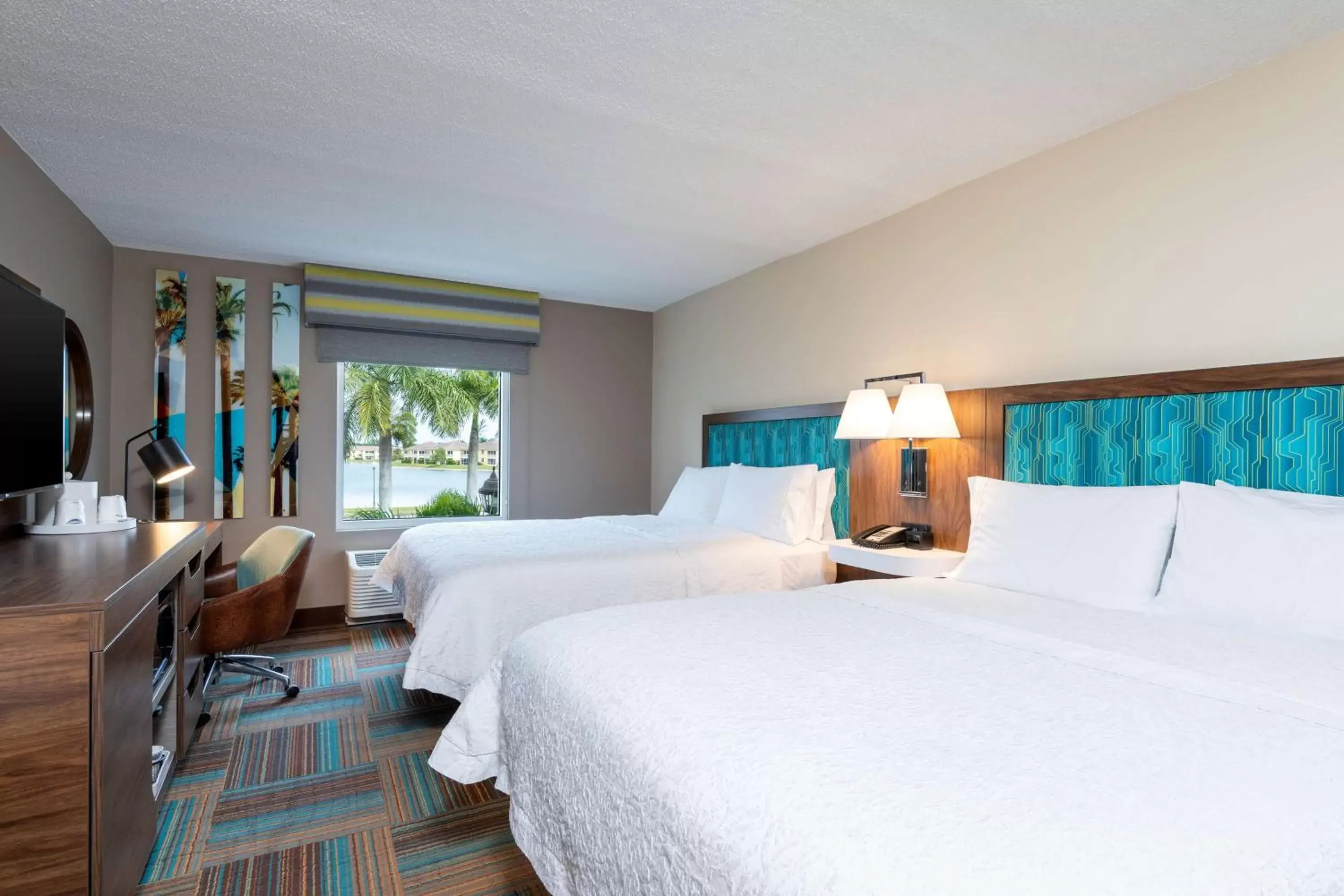 Bed in Hampton Inn & Suites Fort Myers-Colonial Boulevard