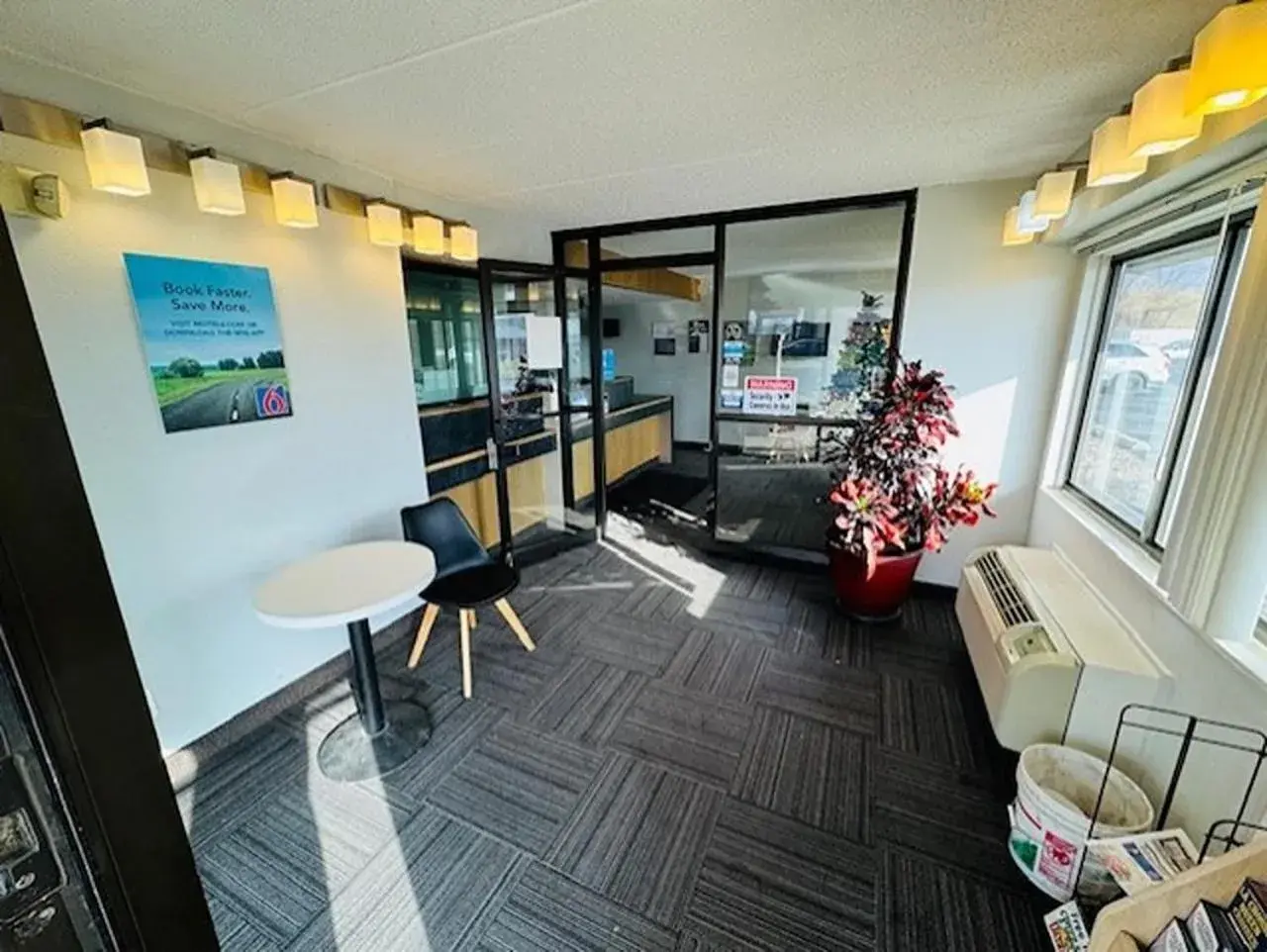 Property building in Motel 6-Cedar Rapids, IA Property building in Motel 6-Cedar Rapids, IA