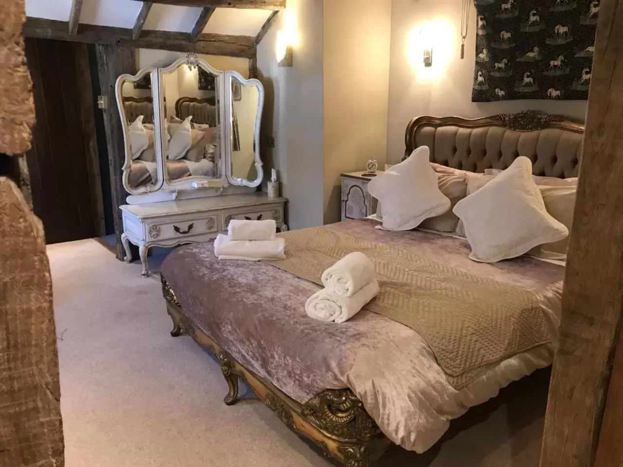 Bed in The Chequers Inn