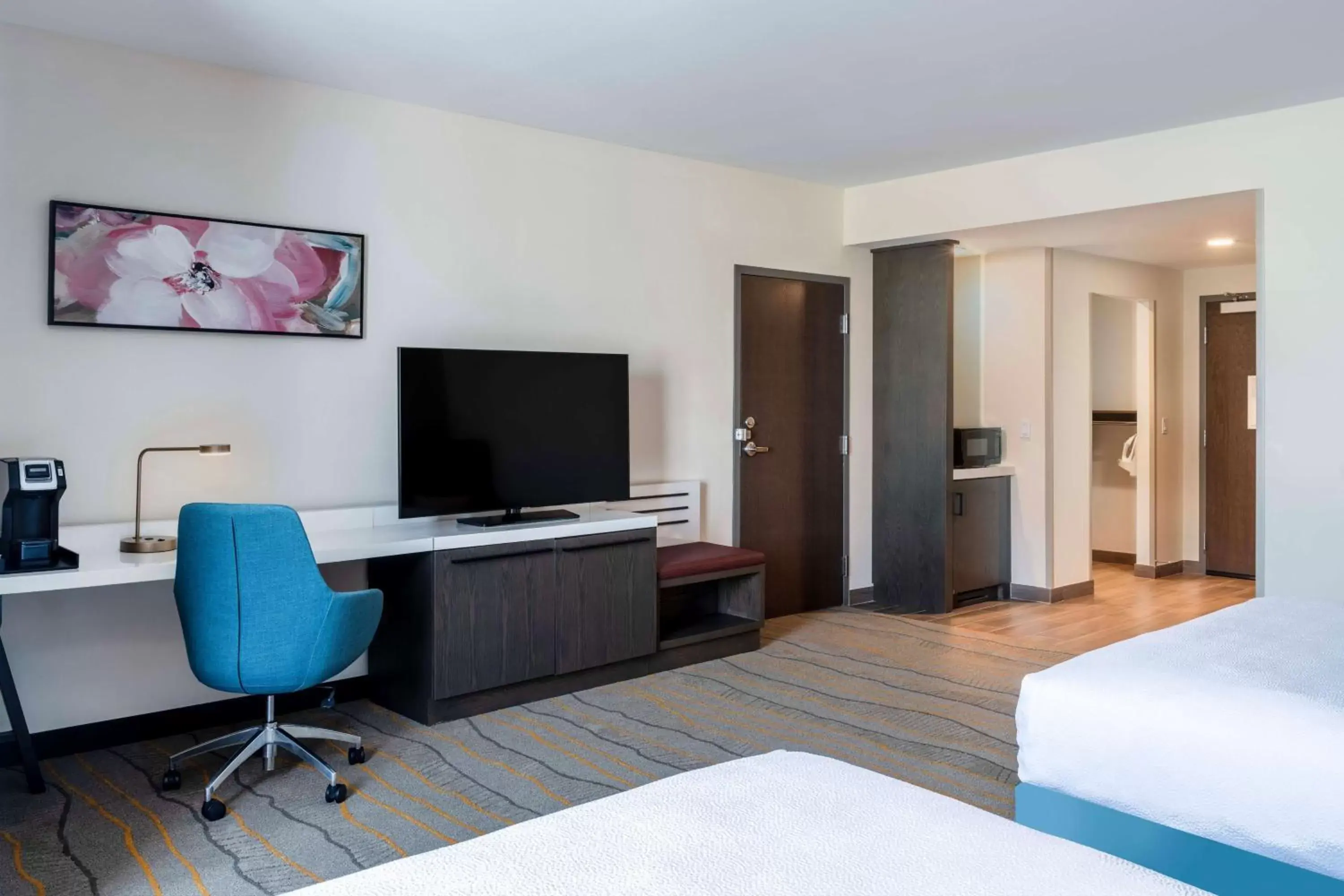 Queen Room with Two Queen Beds - Mobility Access in Hilton Garden Inn Chino Hills Pomona CA Queen Room with Two Queen Beds - Mobility Access in Hilton Garden Inn Chino Hills Pomona CA