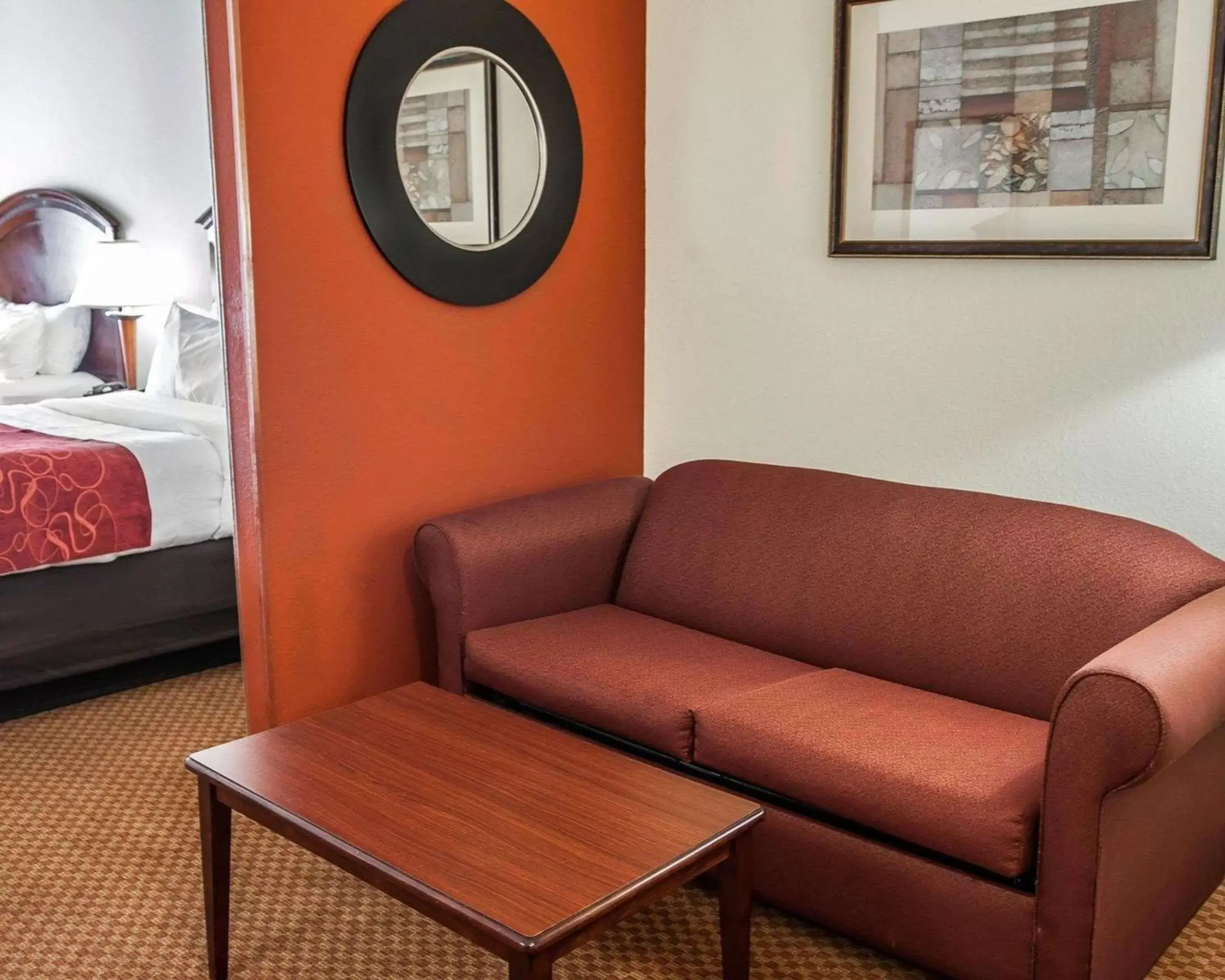 Photo of the whole room, Seating Area in Comfort Suites near Indianapolis Airport