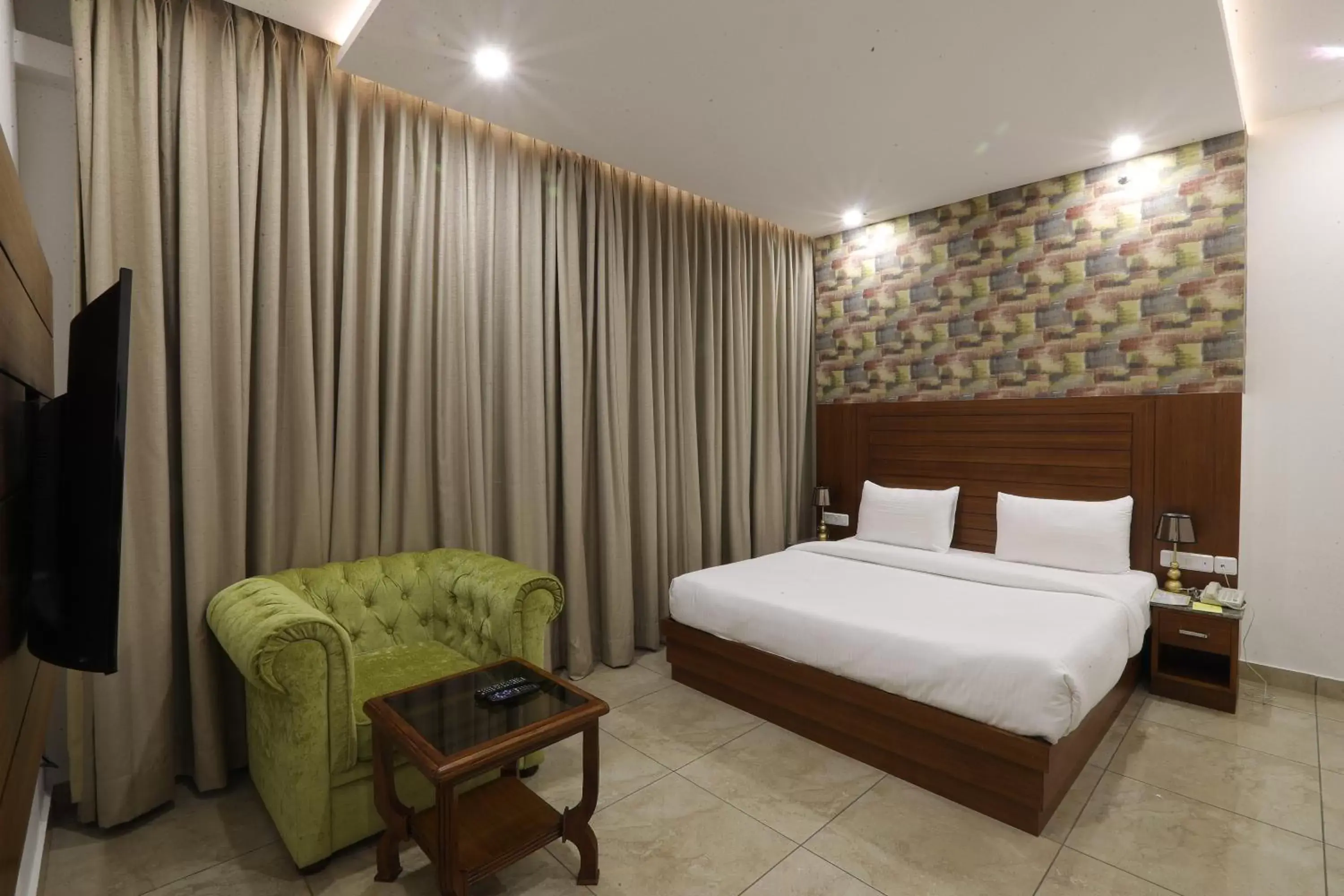 Bedroom, Bed in Grand Hotel Nawanshahr Bedroom, Bed in Grand Hotel Nawanshahr