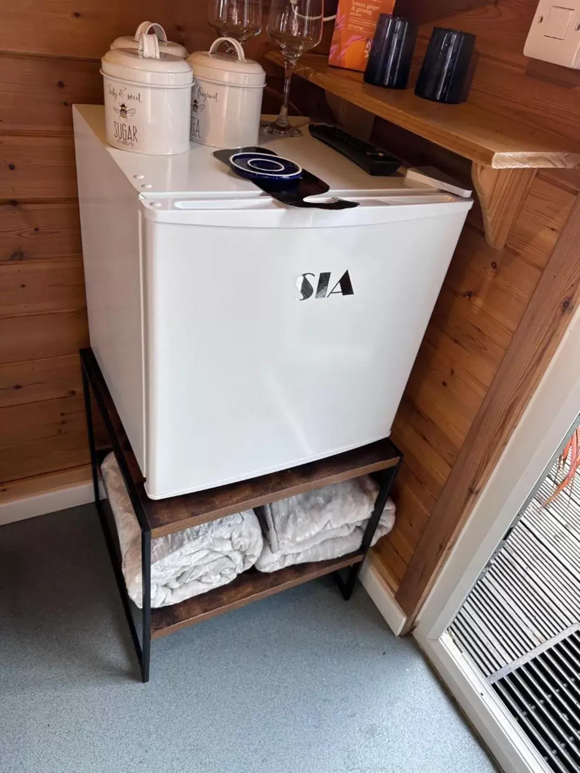 Kitchen/Kitchenette in Sea and Mountain View Luxury Glamping Pods Heated