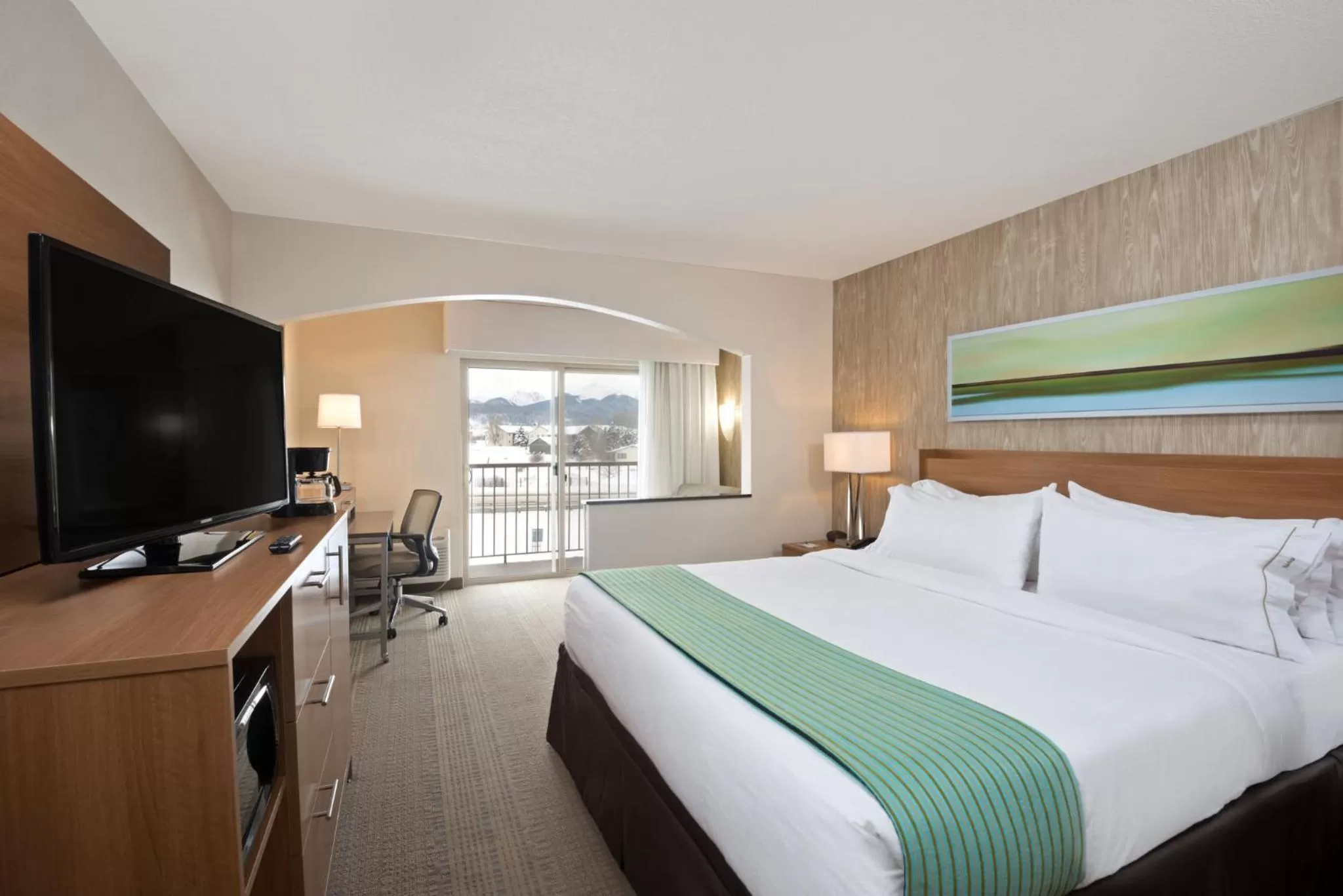 Photo of the whole room, Bed in Holiday Inn Express Hotel & Suites Fraser Winter Park Area by IHG