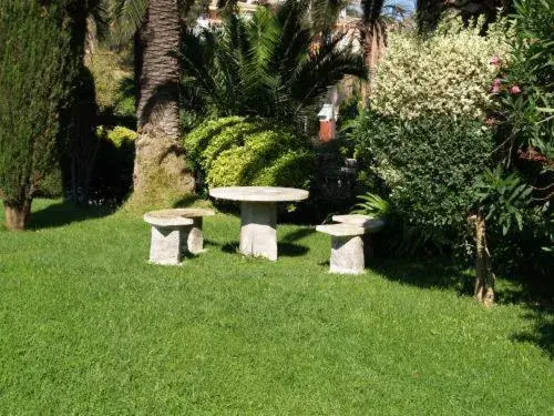 Garden in Hotel Hostal del Sol