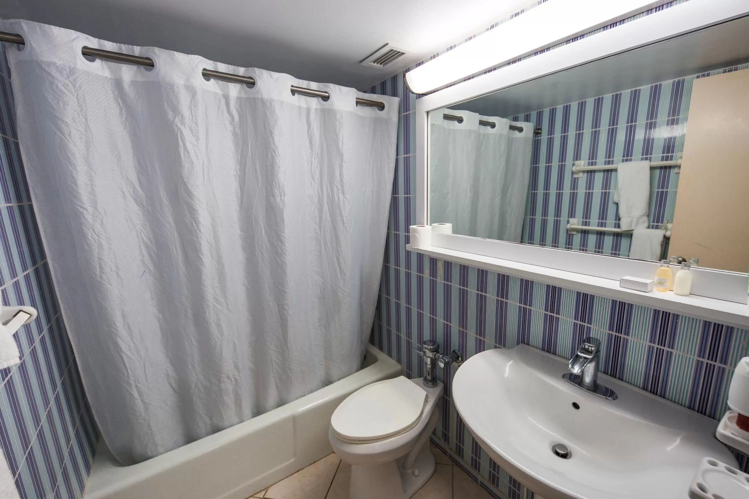 Bathroom in ESJ Towers by Chana