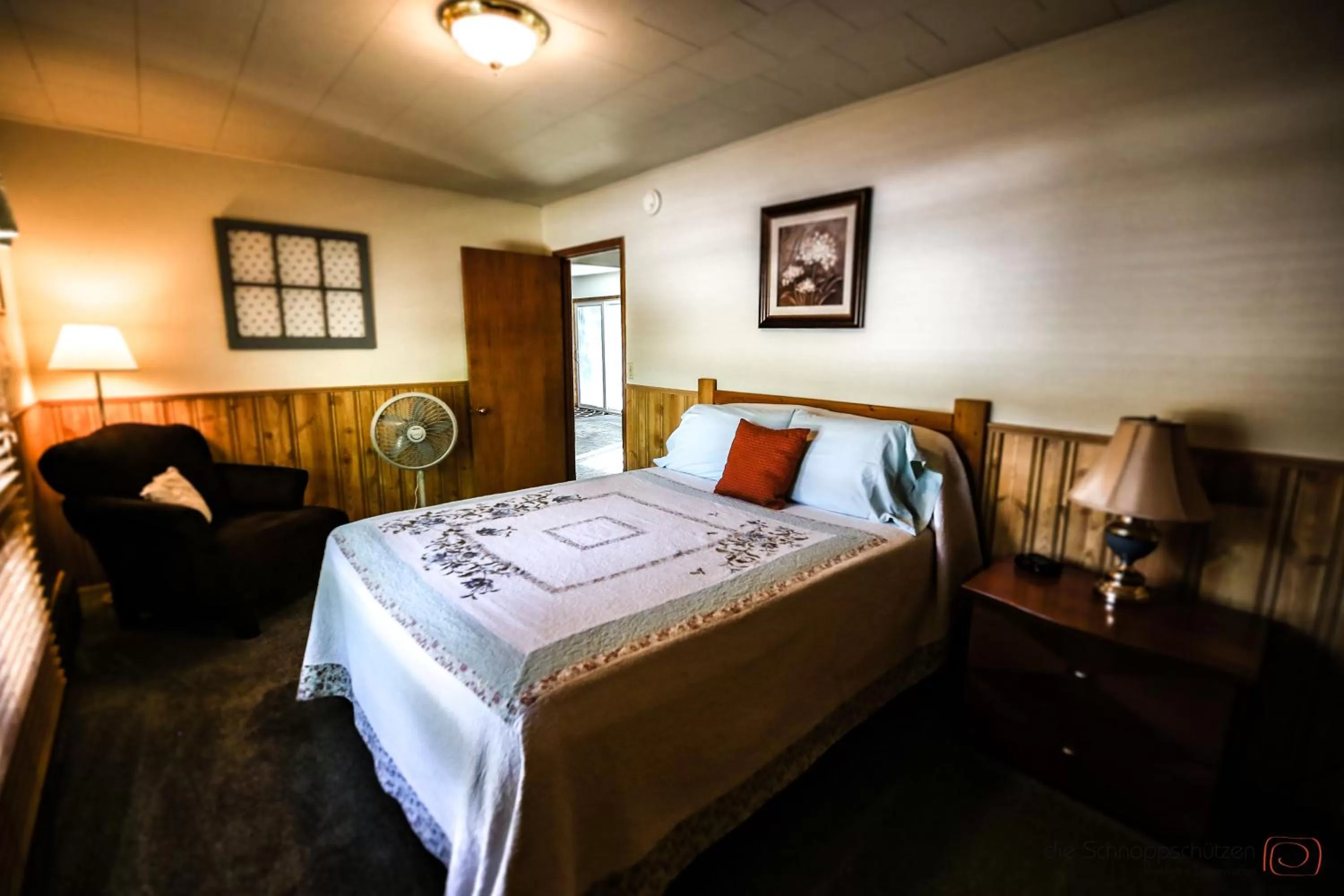 Bed in The Pines Country Inn