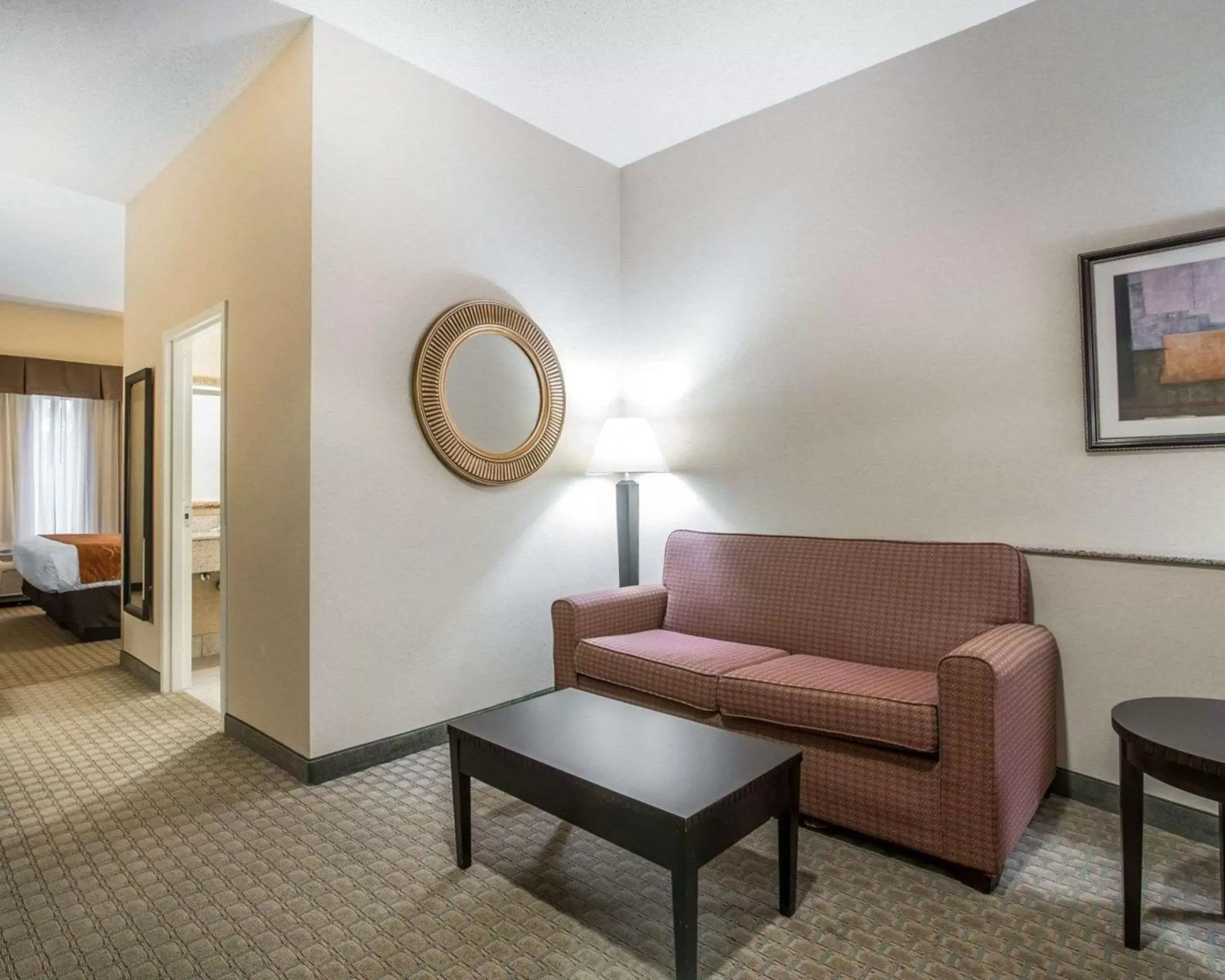 Photo of the whole room, Seating Area in Comfort Suites Vestal near University