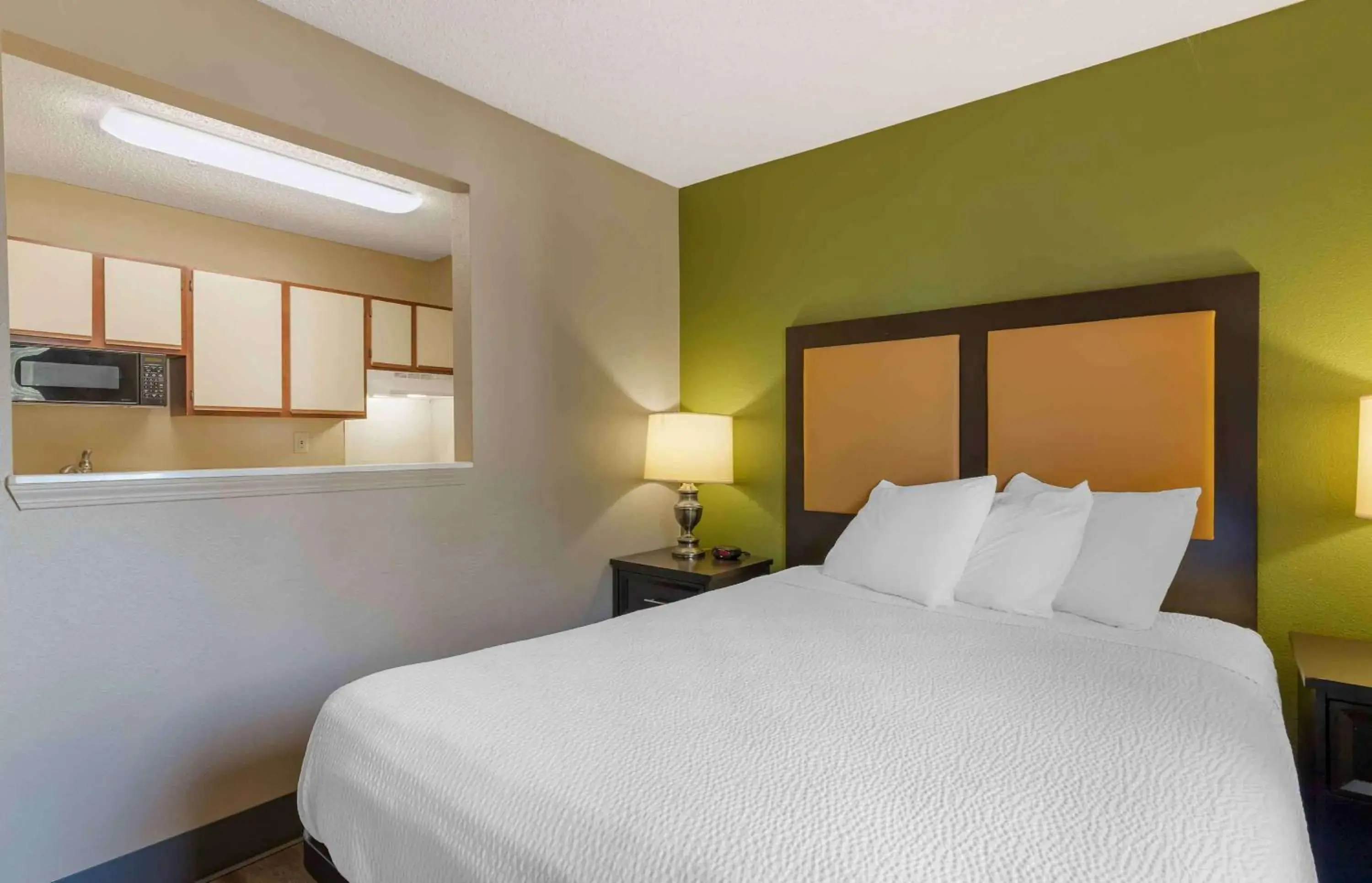 Bedroom, Bed in Extended Stay America Suites - Tulsa - Midtown