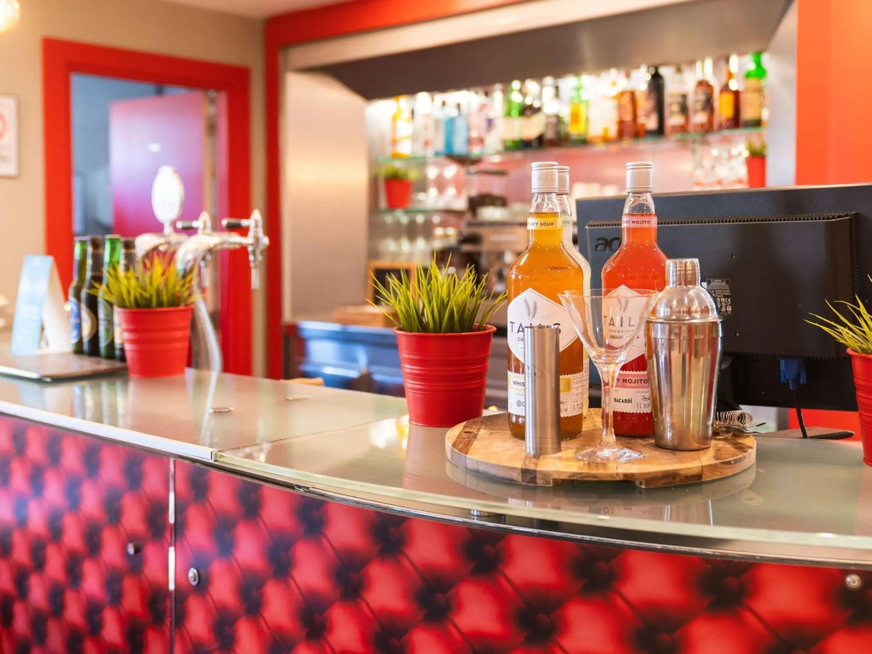 Lounge or bar in Ibis Madrid Alcorcon Tresaguas