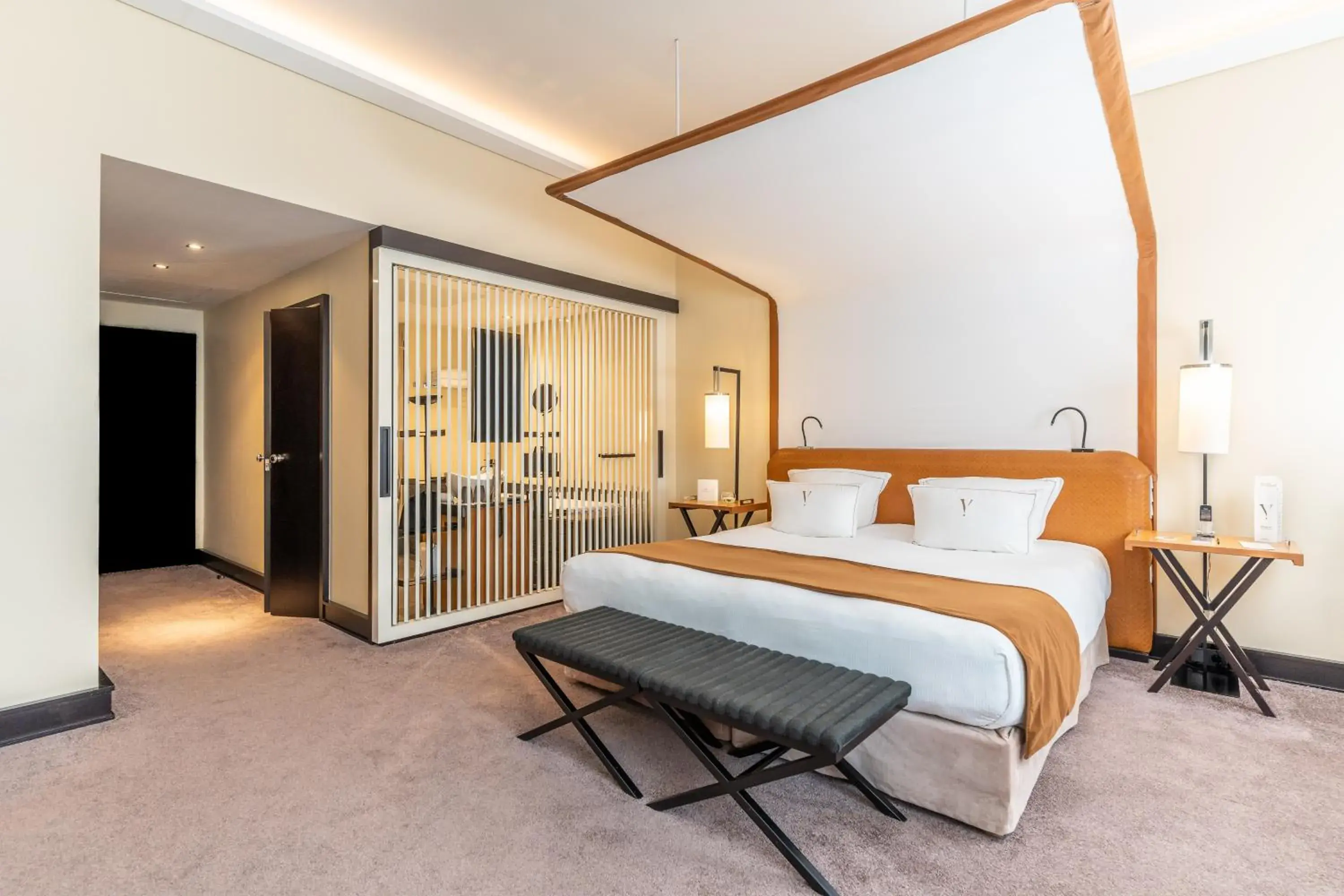 Bed in Five Seas Hotel Cannes, a Member of Design Hotels