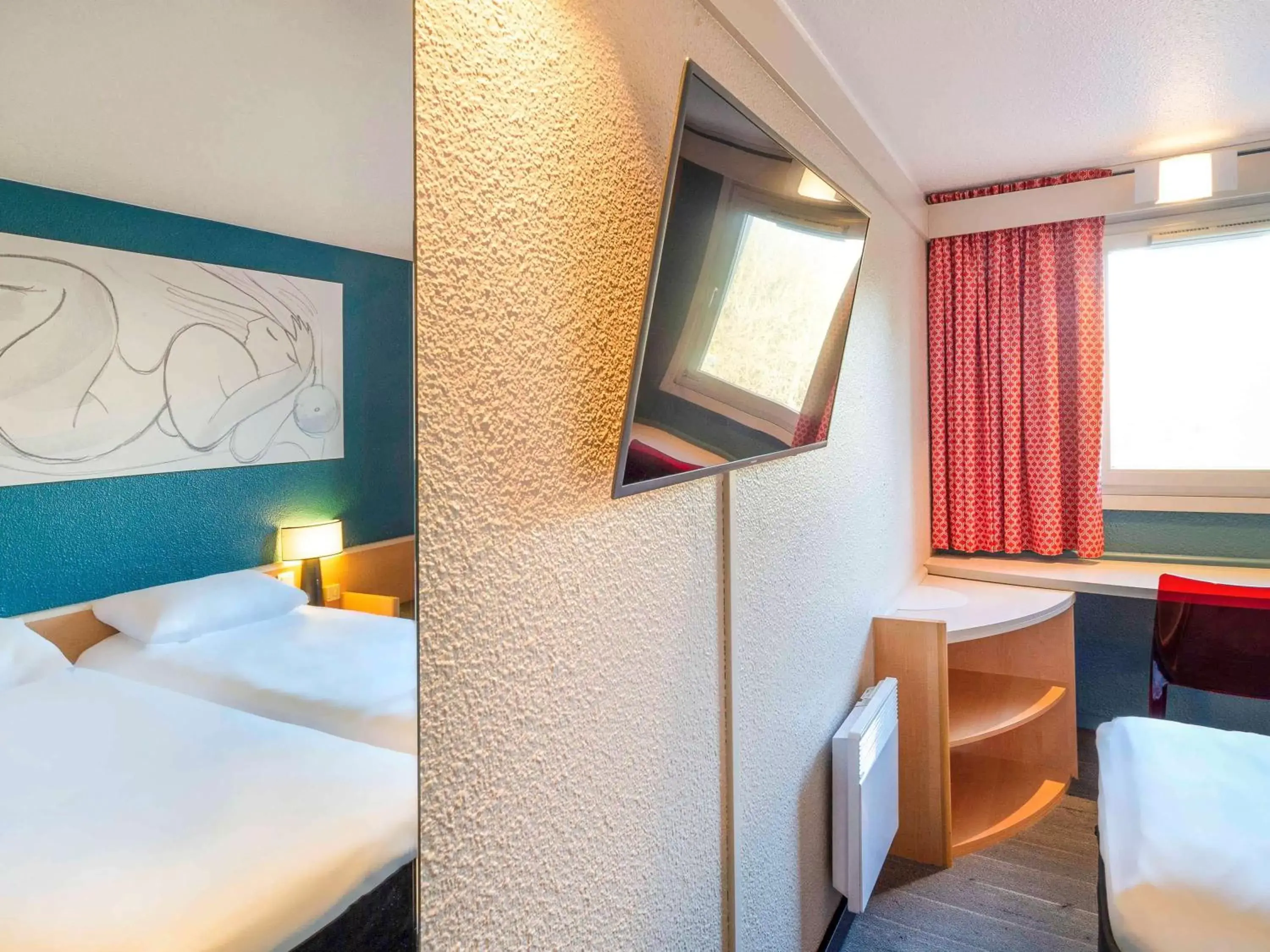 Photo of the whole room, Bed in ibis Lille Villeneuve-d'Ascq Grand Stade