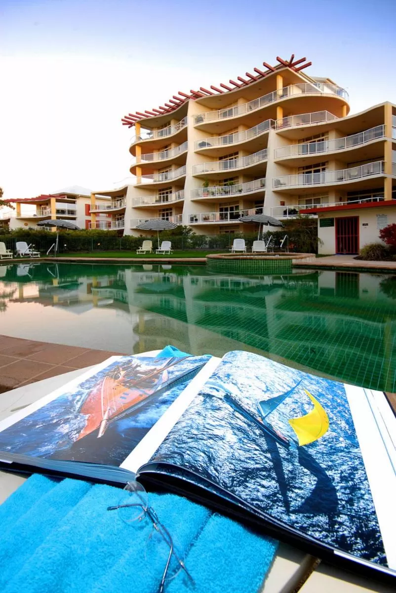 Property building, Swimming Pool in Magnolia Lane Apartments