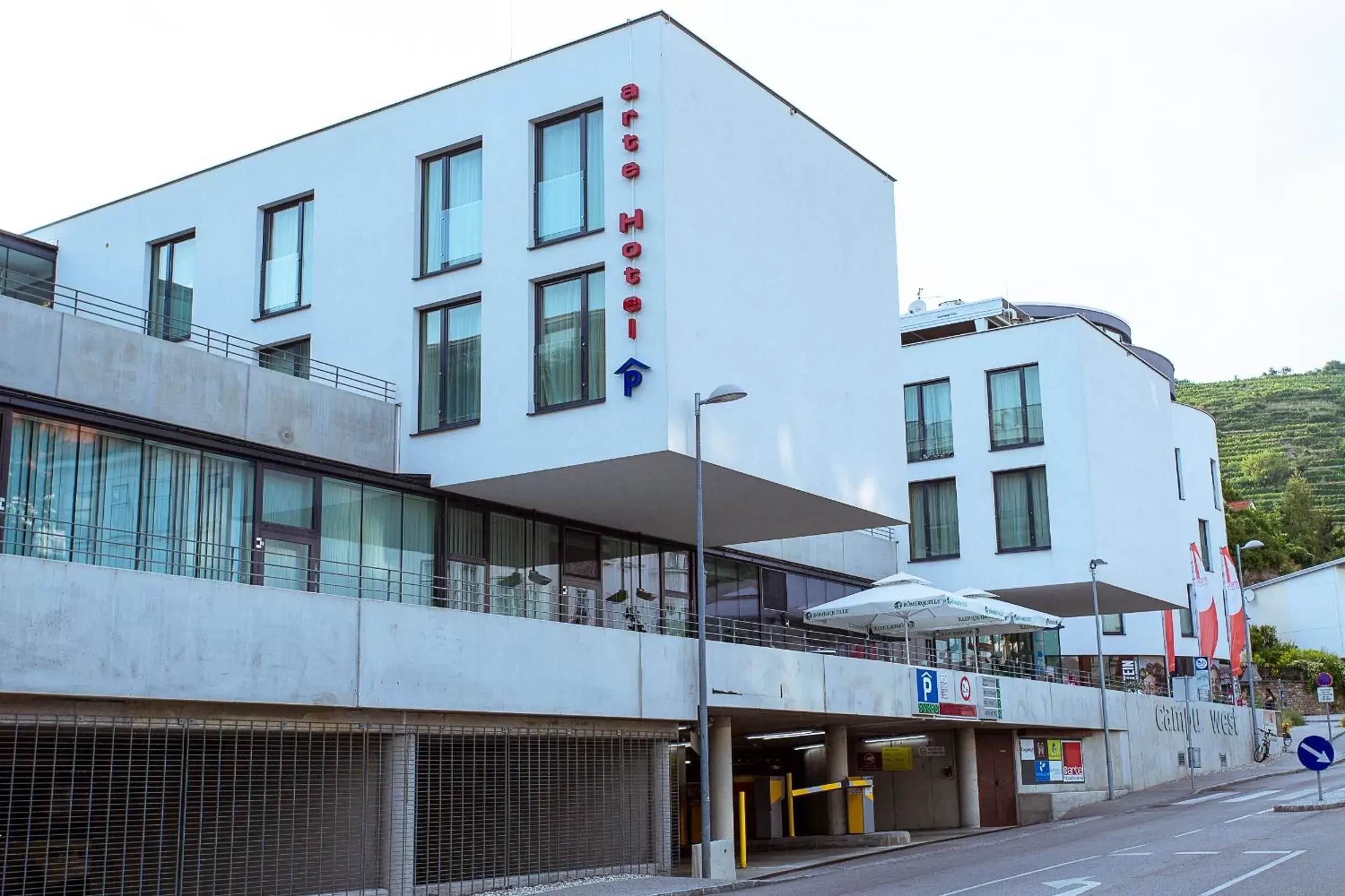 Facade/entrance, Property Building in arte Hotel Krems