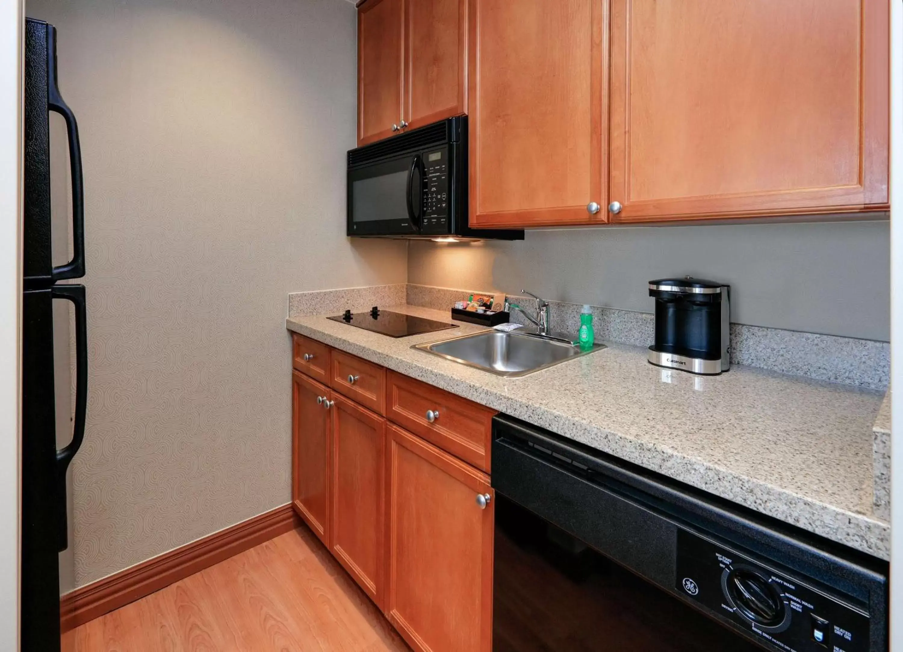 Kitchen or kitchenette, Kitchen/Kitchenette in Homewood Suites by Hilton Irving-DFW Airport