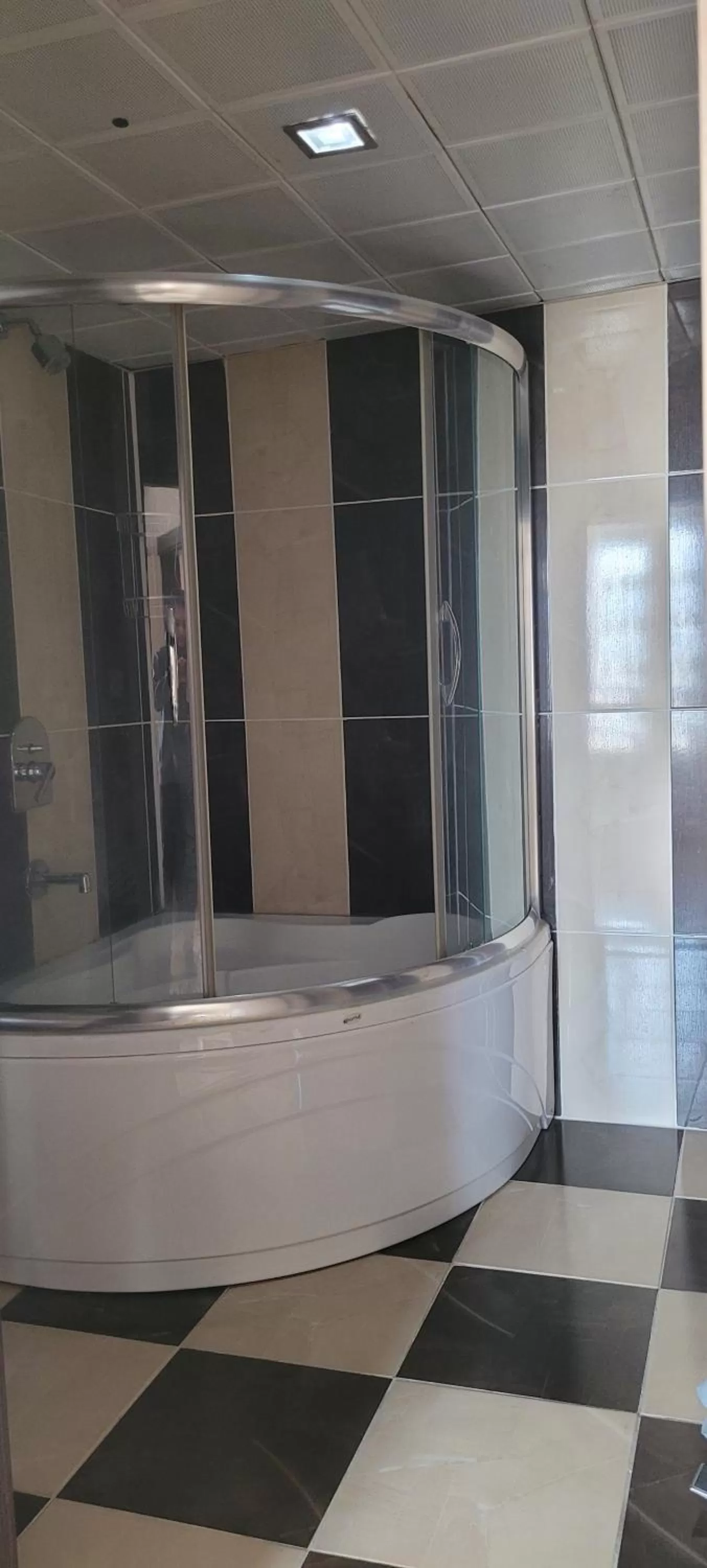 Shower in Güngören Hotel