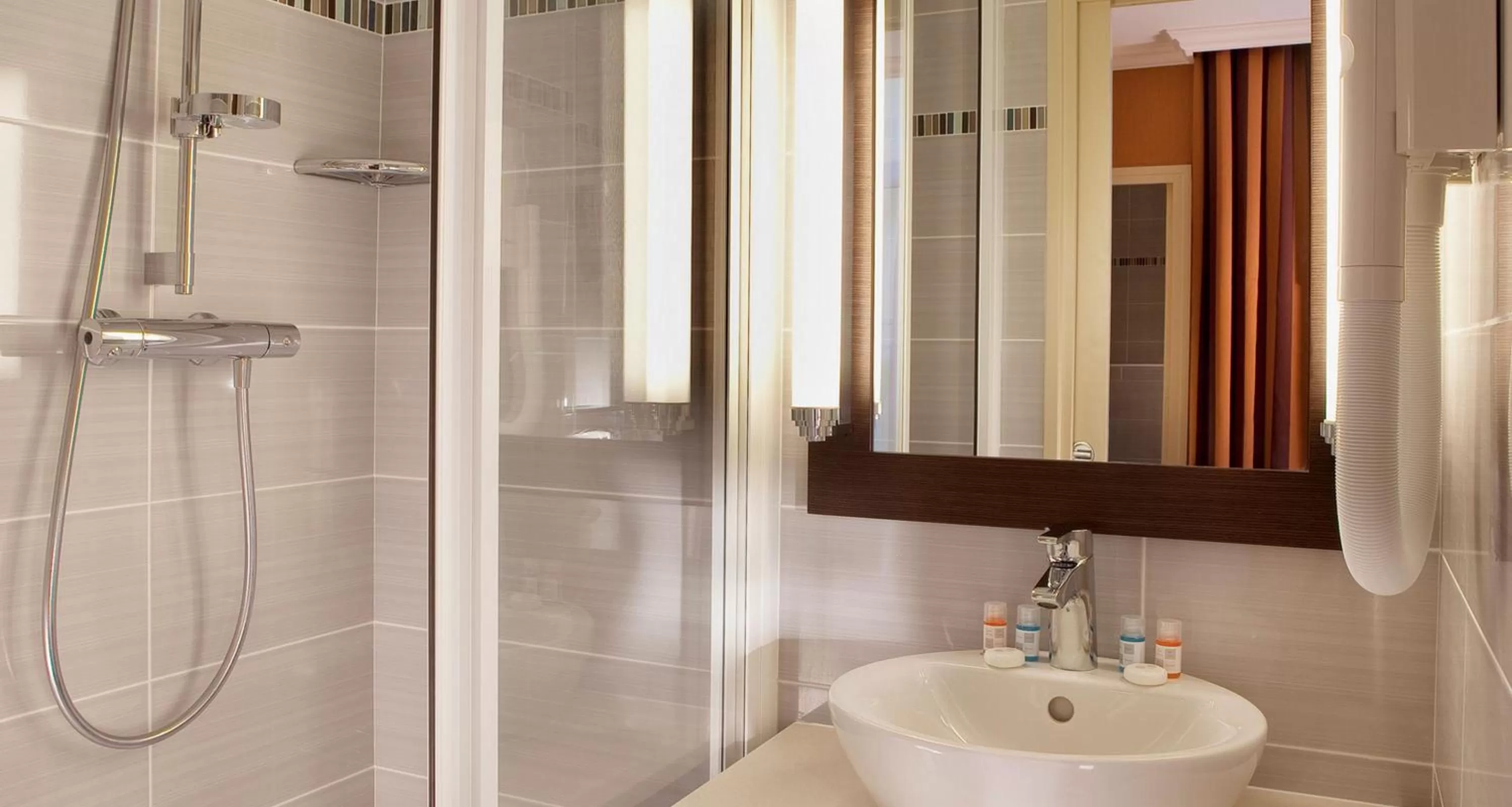 Bathroom in Hôtel 85 Saint Honore