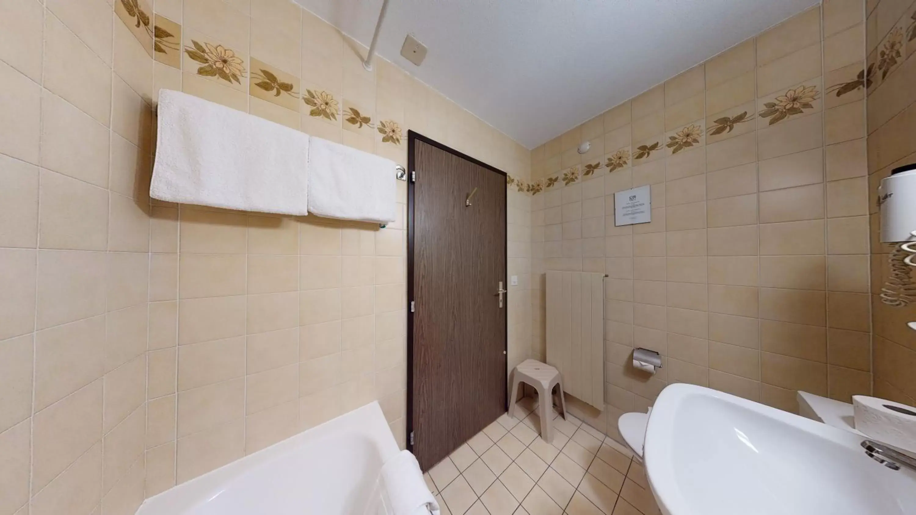 Bathroom in Hôtel du Grand-Pré