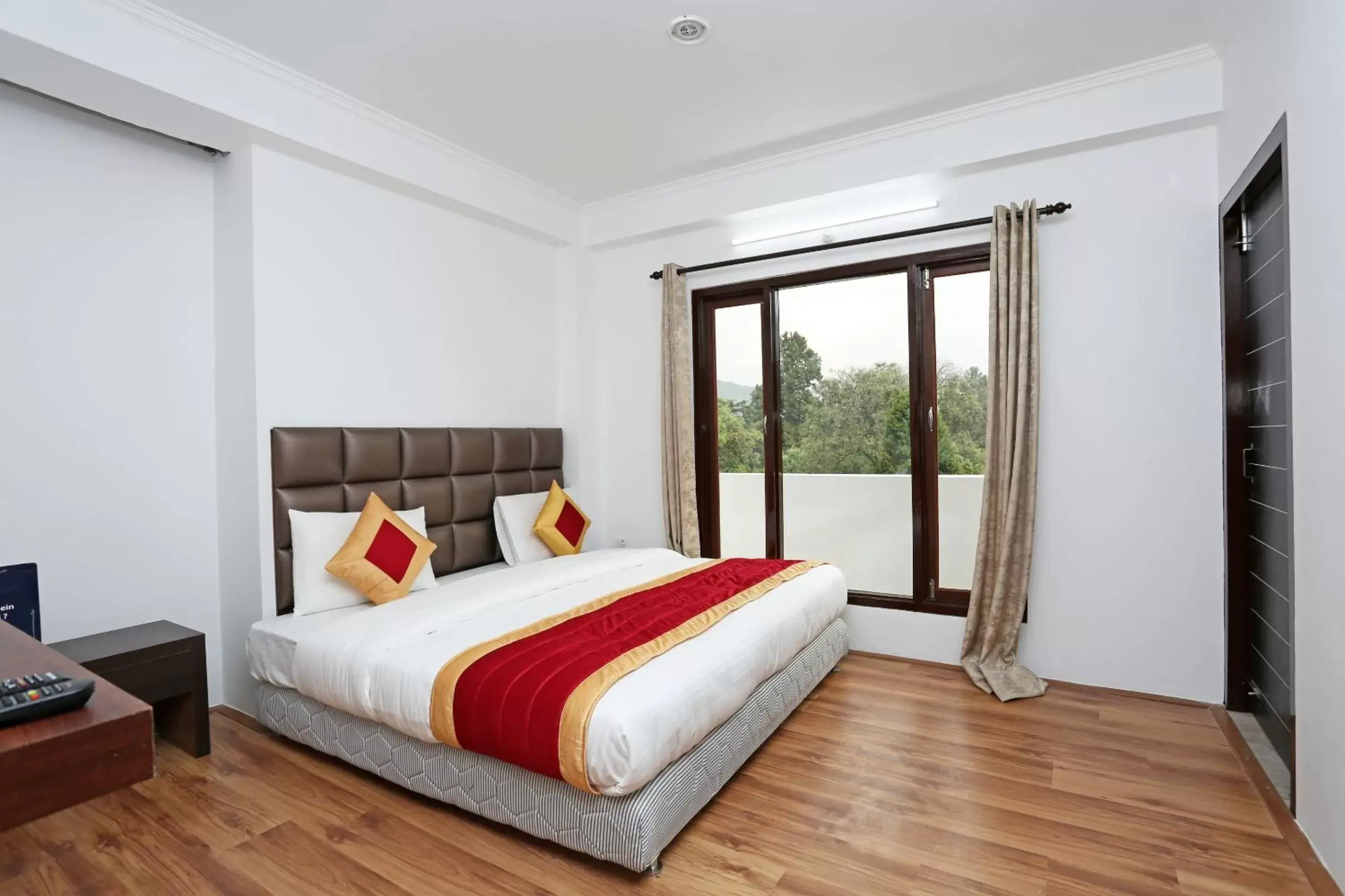 Bedroom, Bed in Super OYO Summer King