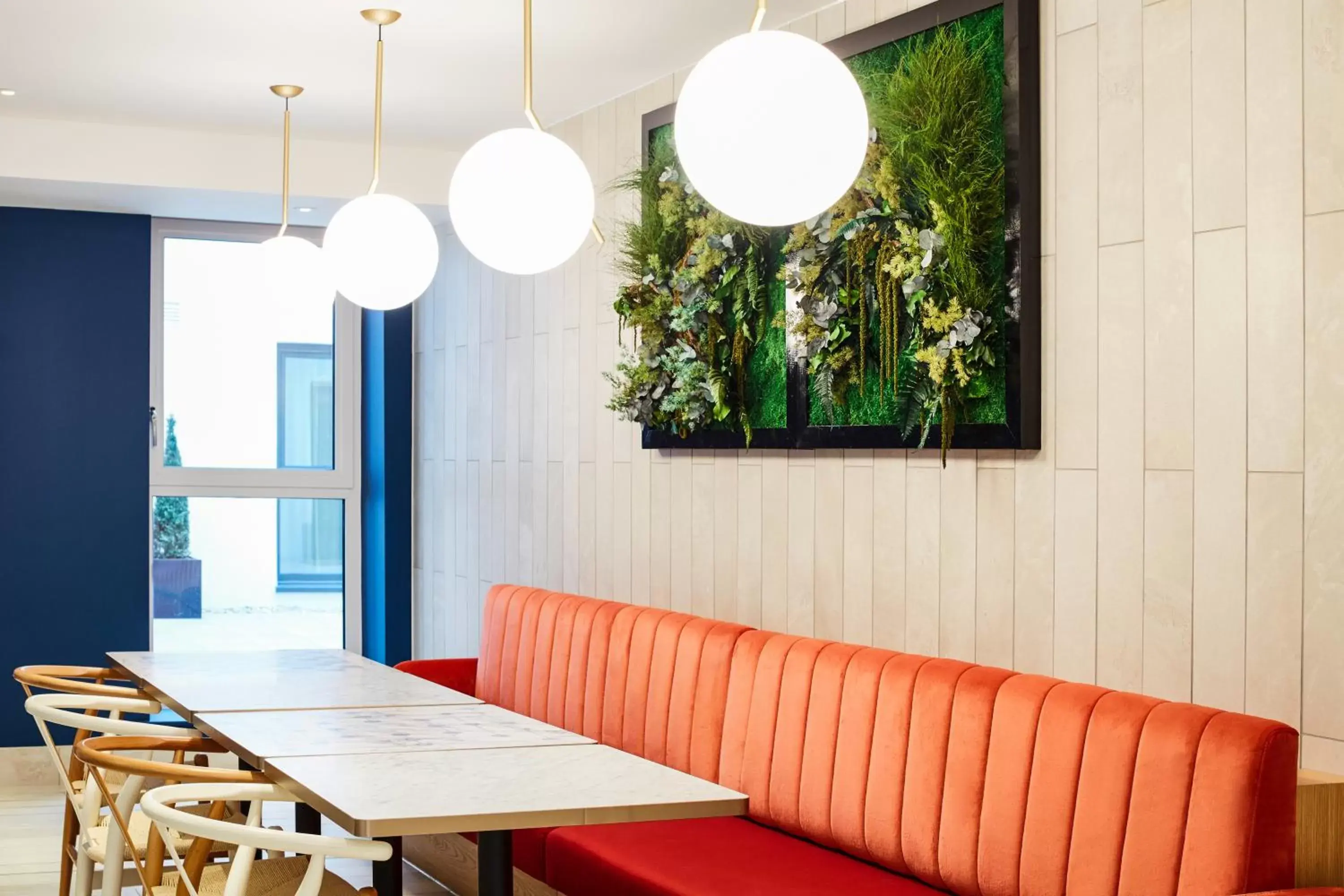 Lounge or bar in Aparthotel Adagio Edinburgh Royal Mile Lounge or bar in Aparthotel Adagio Edinburgh Royal Mile