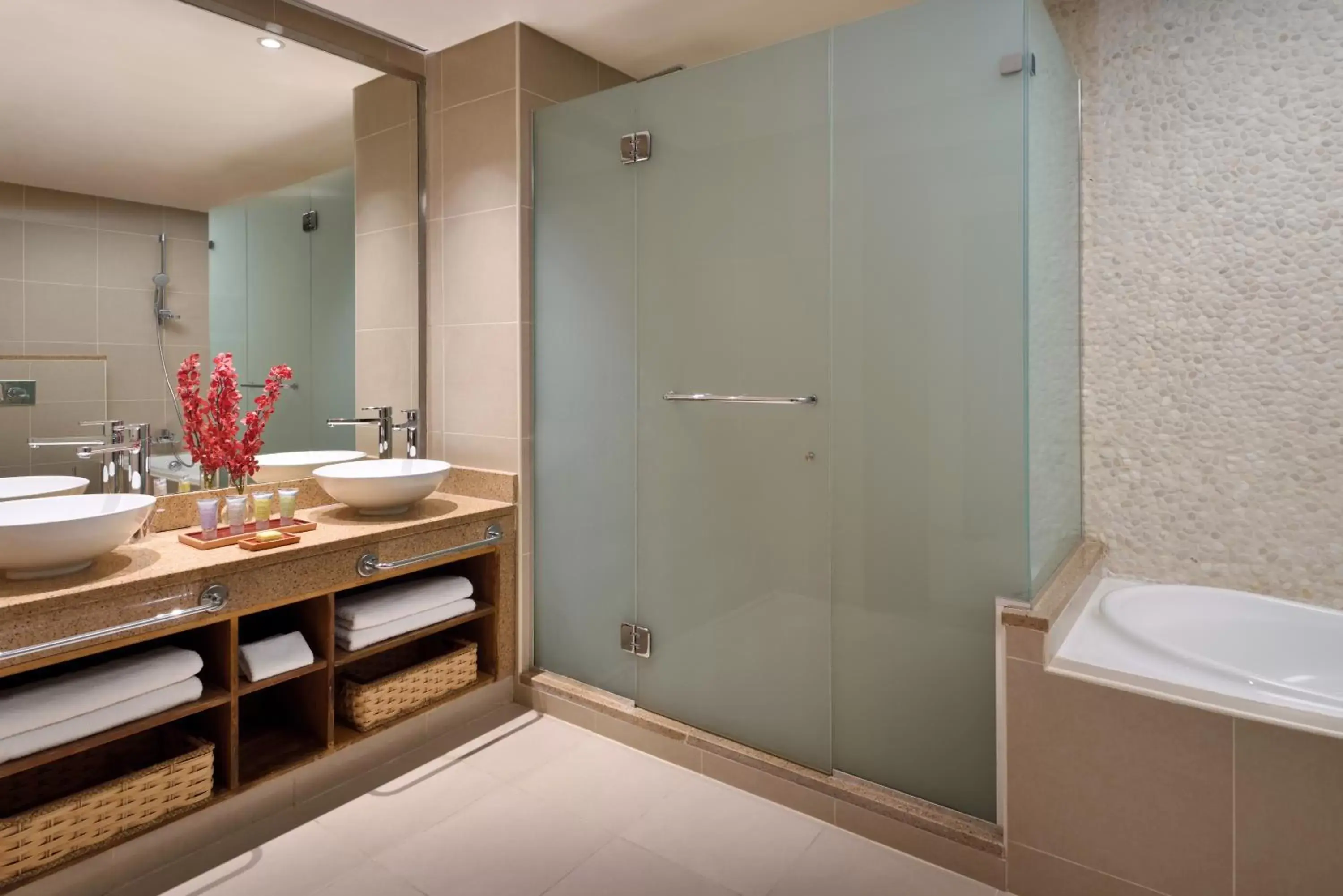 Shower, Bathroom in Movenpick Resort & Spa Tala Bay Aqaba
