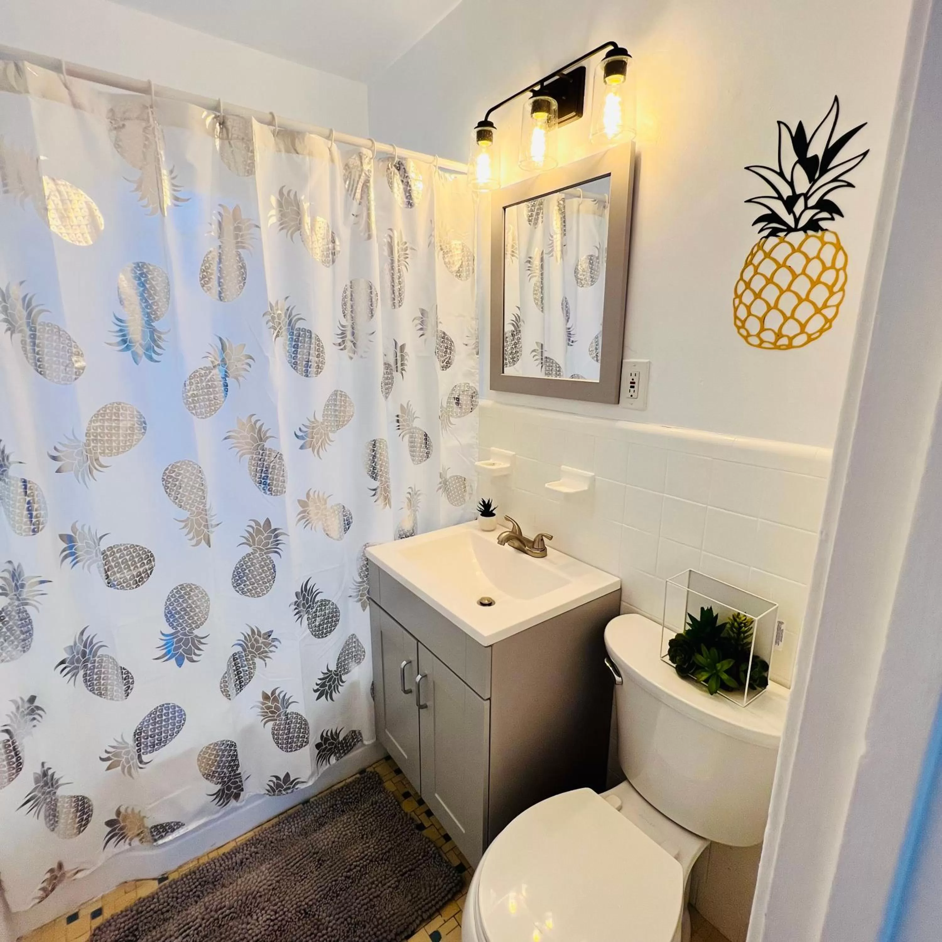 Bathroom in CocoBay 2BR Condos Near Beach, Galleria Mall, Wilton Manors, Cruise Port