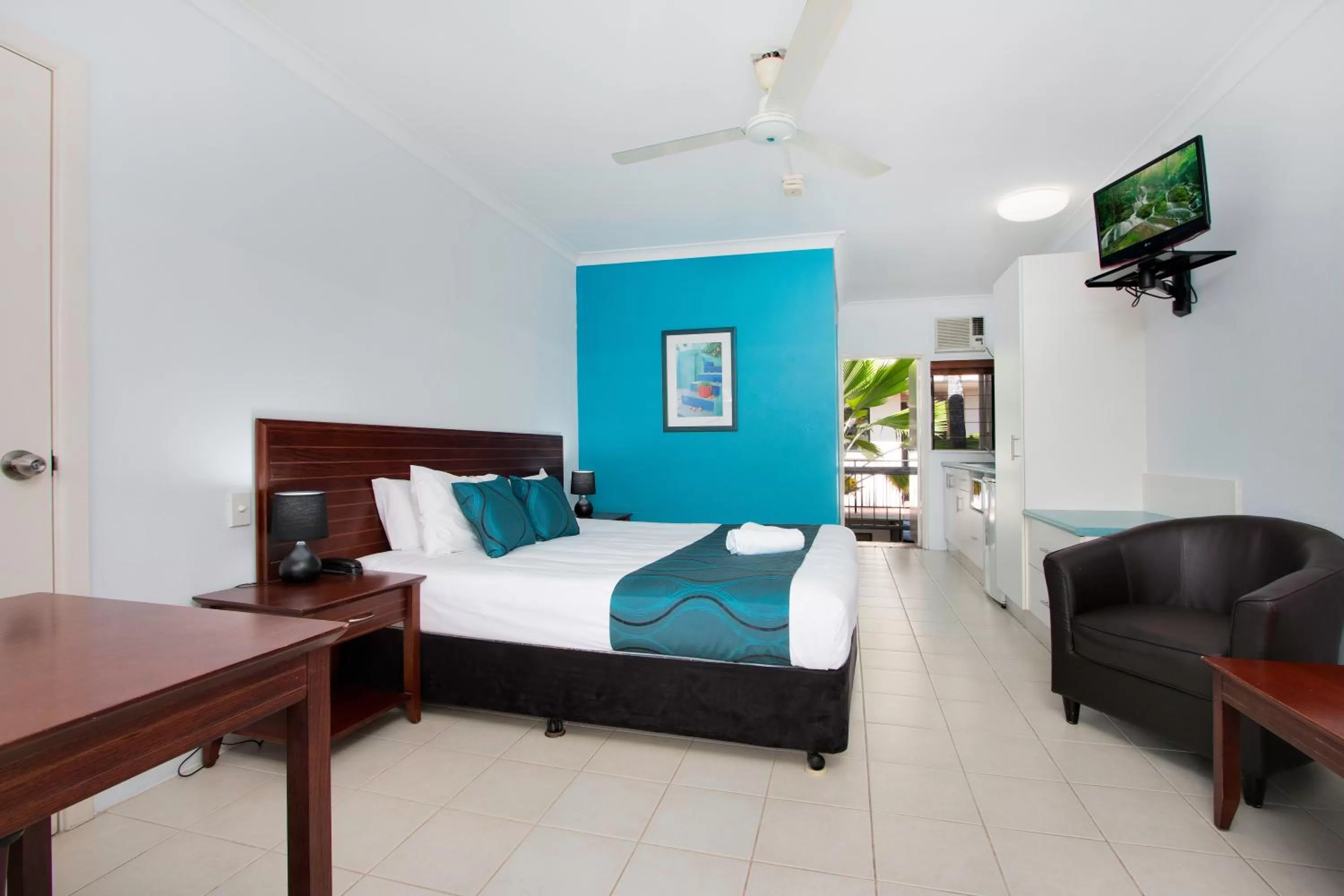Bedroom, Bed in Cairns City Palms