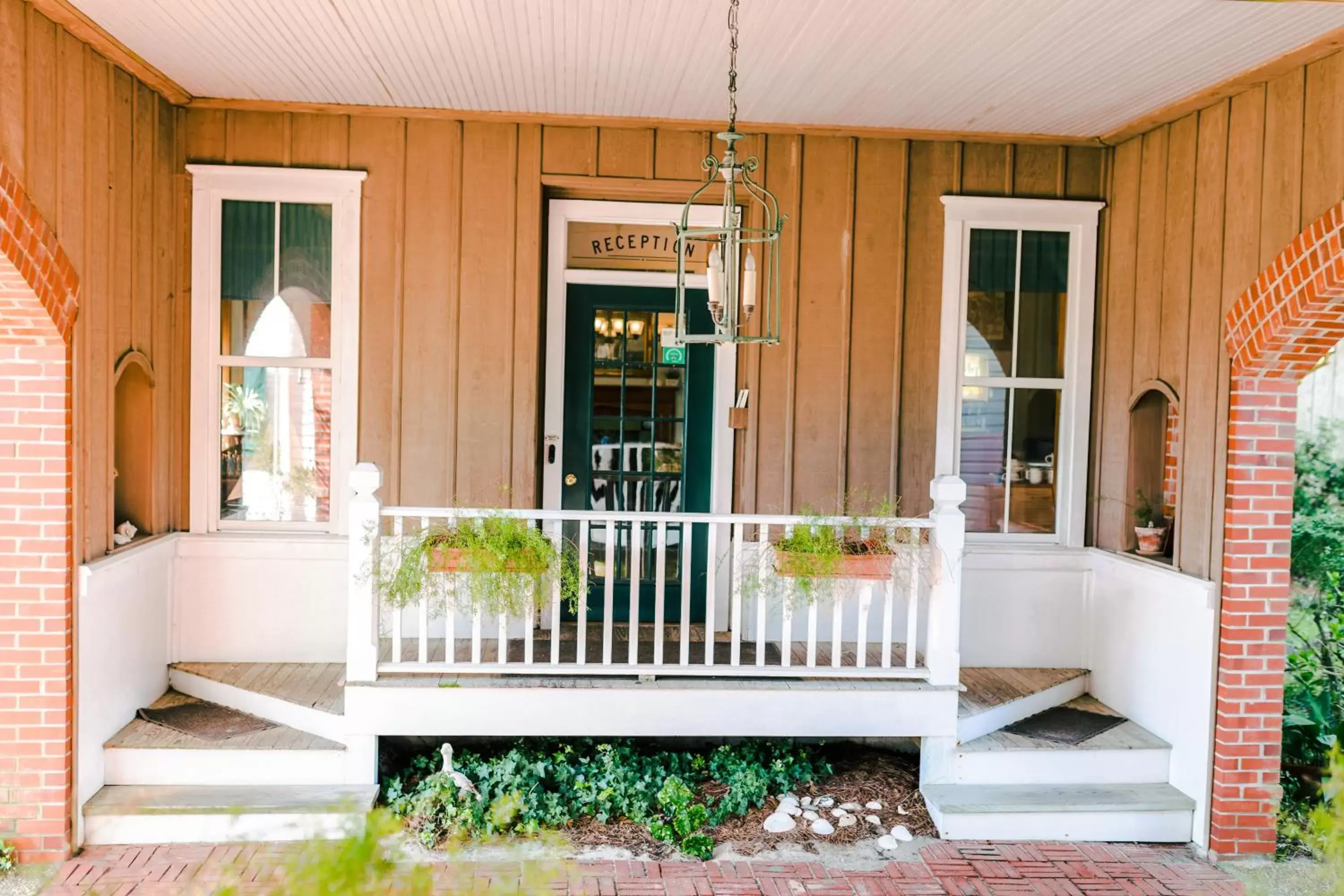 Facade/entrance in Roanoke Island Inn