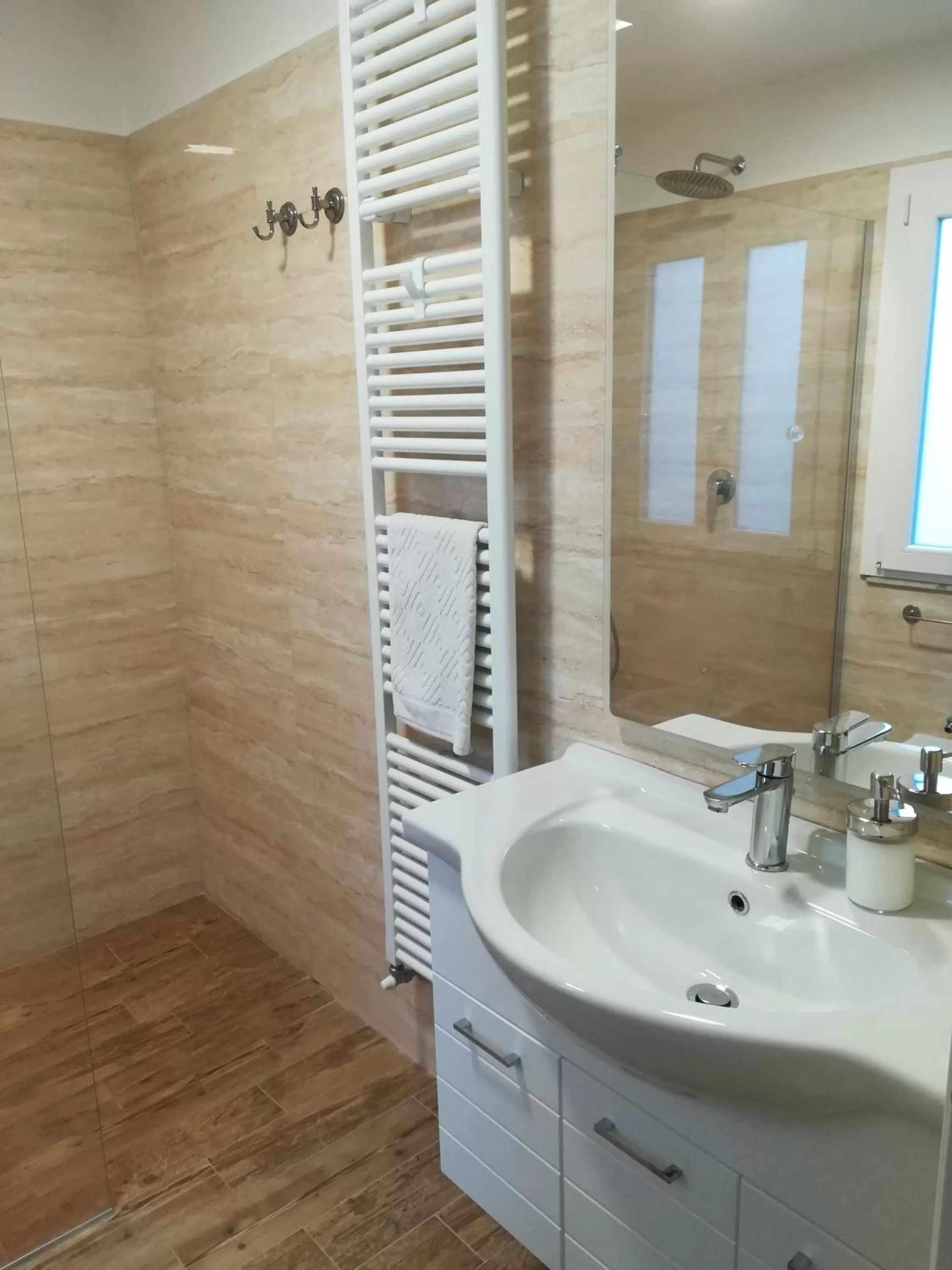 Bathroom in In San Frediano B&B