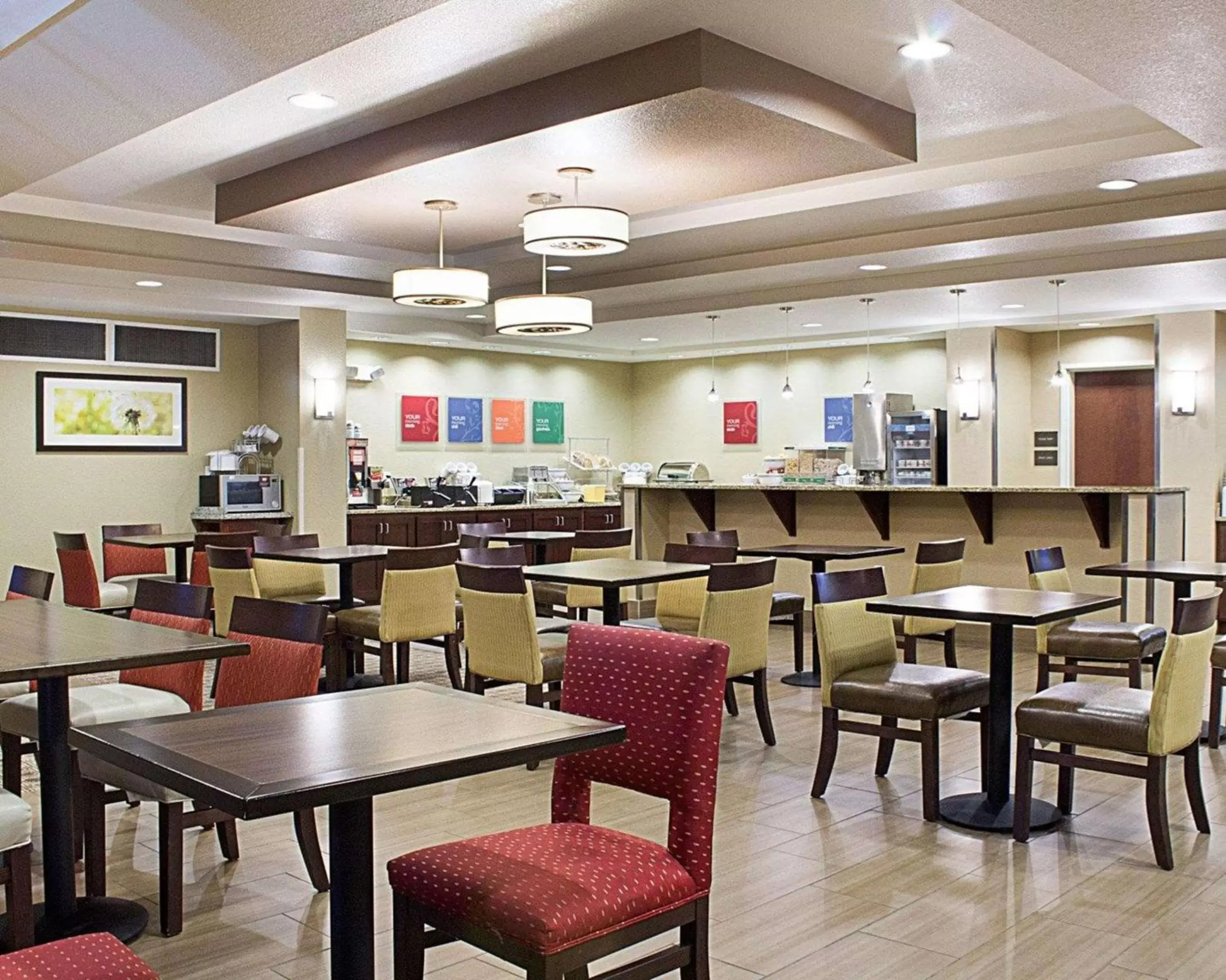 Restaurant/Places to Eat in Comfort Suites Minot