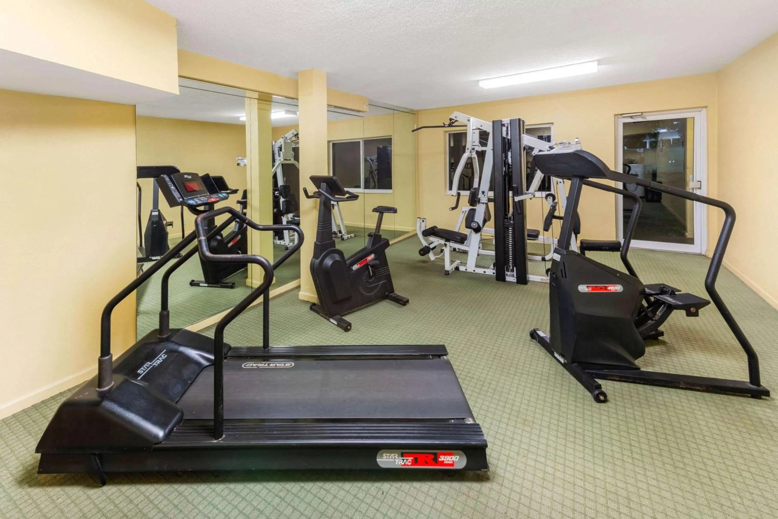 Fitness centre/facilities in La Quinta by Wyndham Fort Lauderdale Pompano Beach