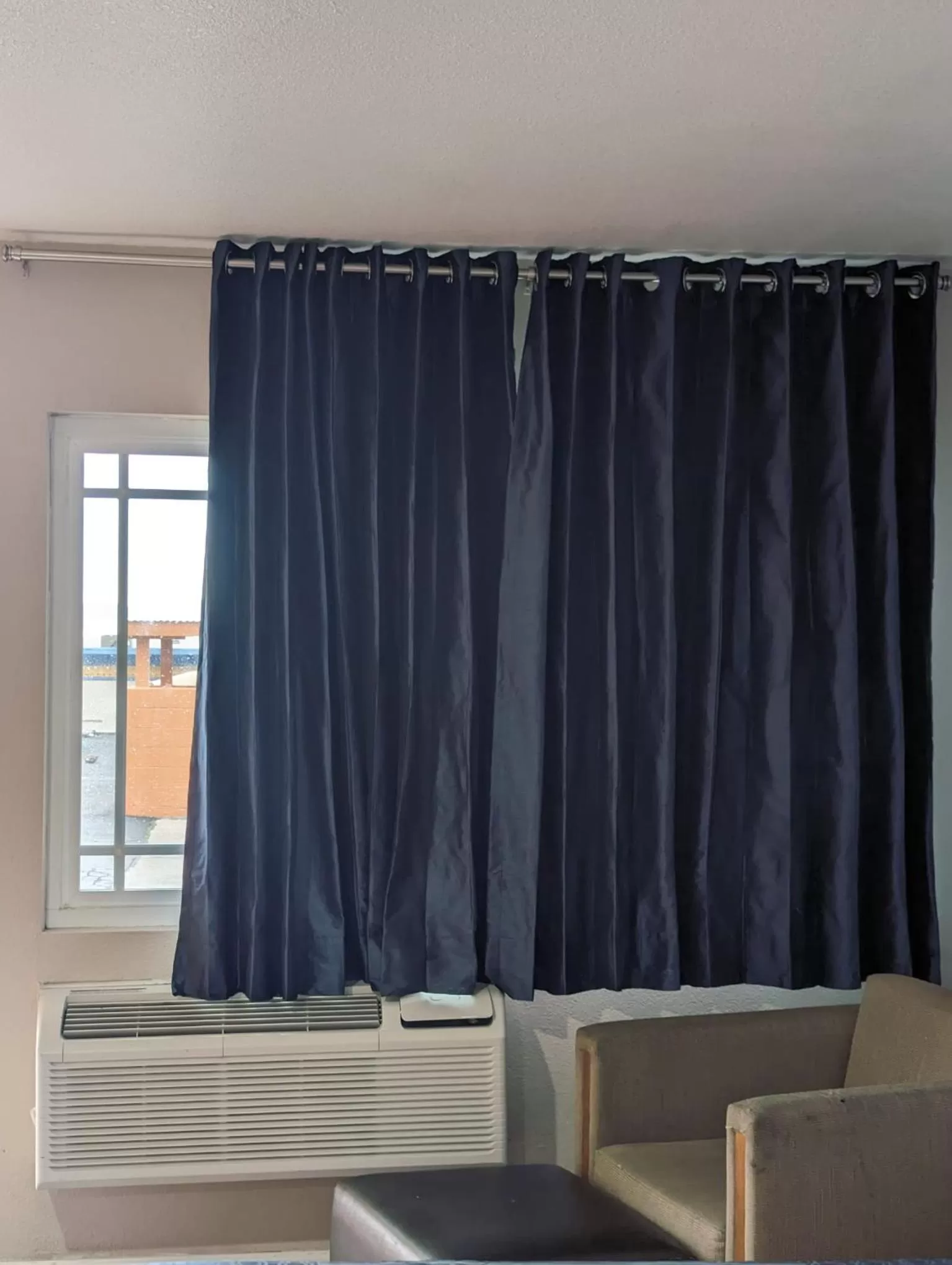 Seating area in BEST MOTEL on Historic Route 66, Barstow