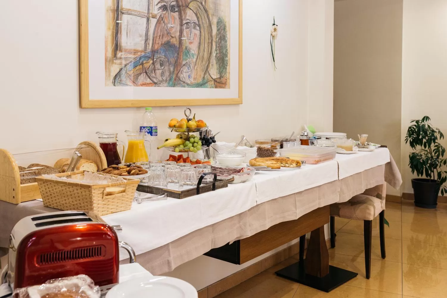 Restaurant/places to eat in Lido Hotel