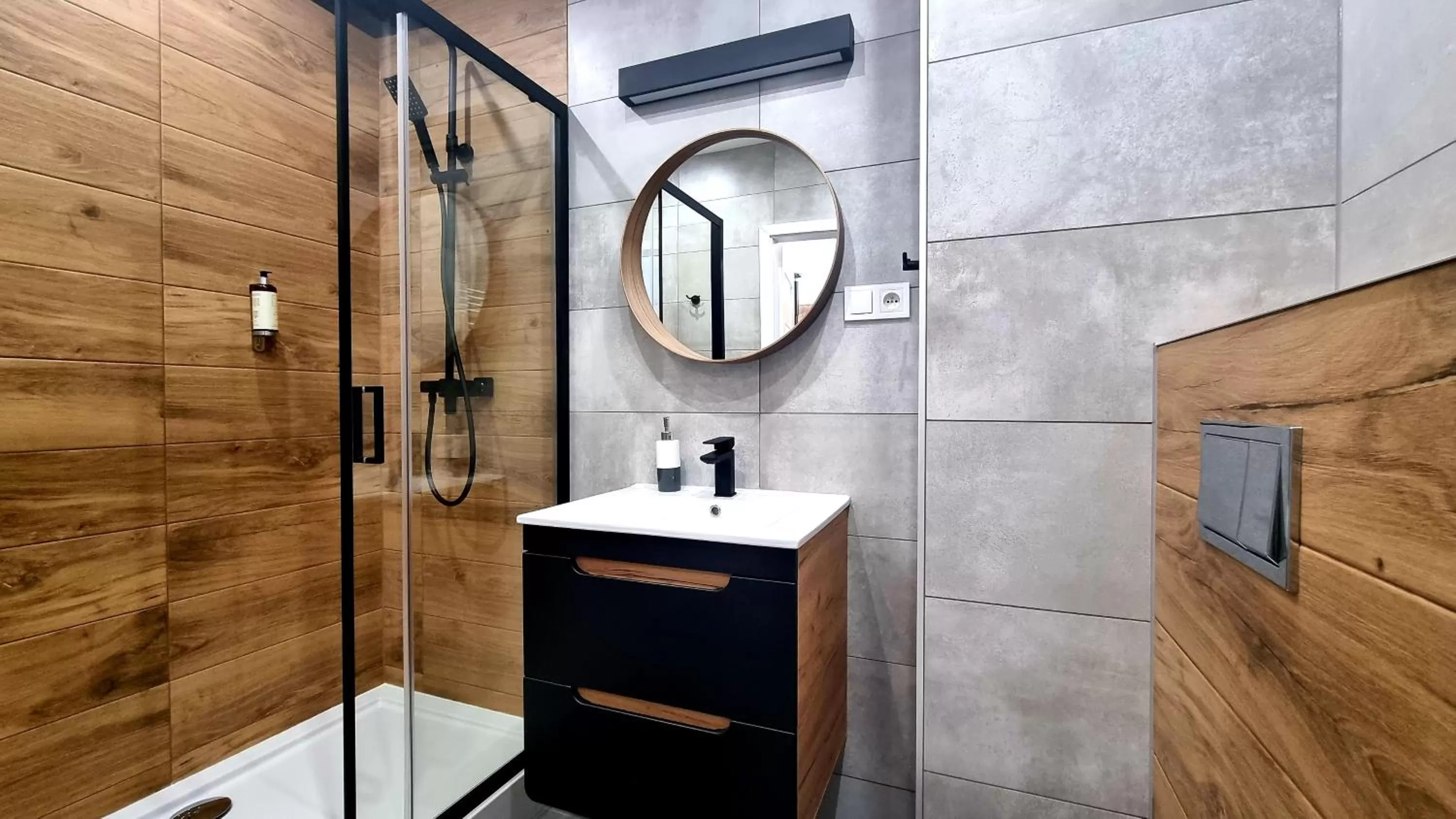 Shower in NOOK NOOK Apartments Bytkowska 103