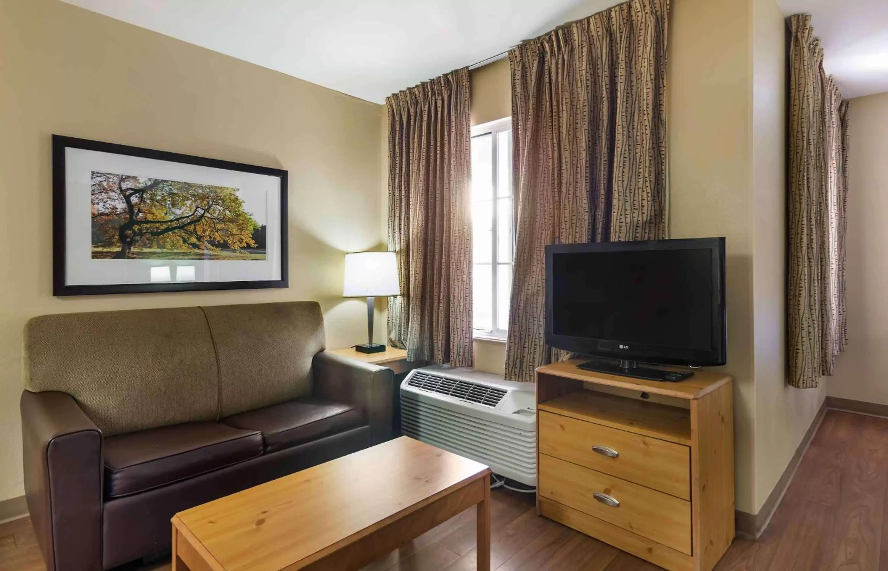 Bedroom, TV/Entertainment Center in Extended Stay America Suites - Phoenix - Biltmore