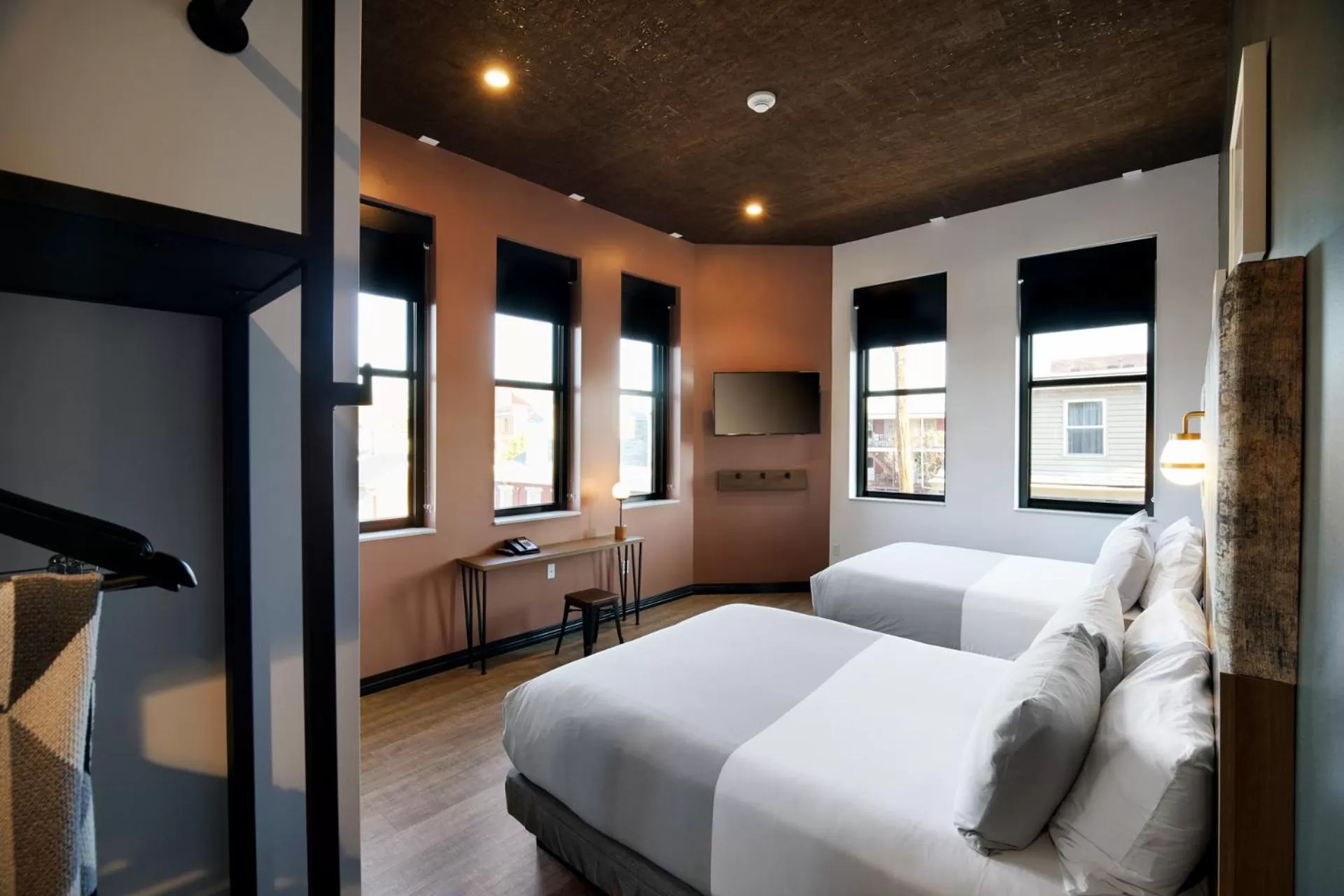 Photo of the whole room, Bed in TRYP by Wyndham Pittsburgh/Lawrenceville