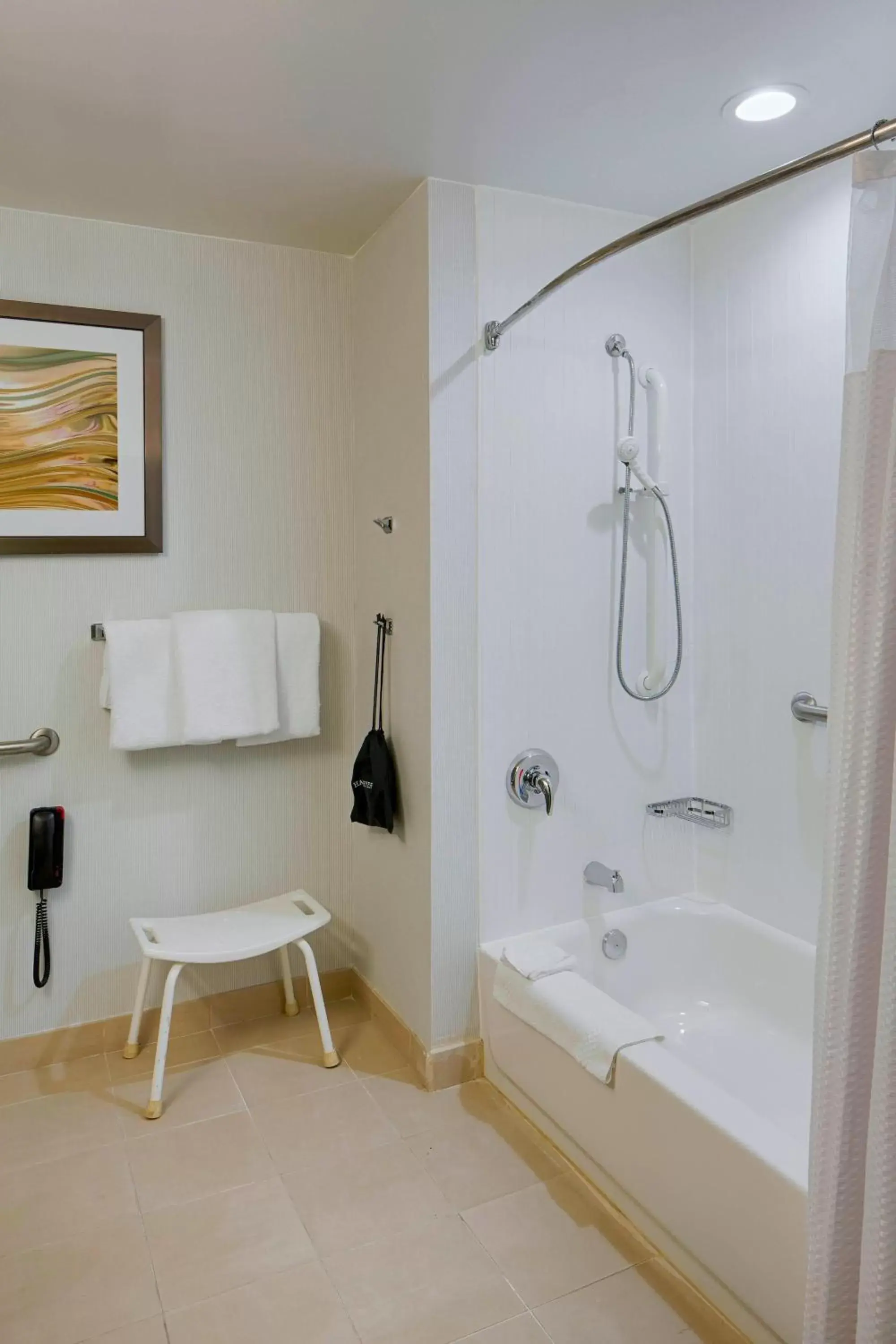 Bathroom in Courtyard by Marriott Columbus West/Hilliard