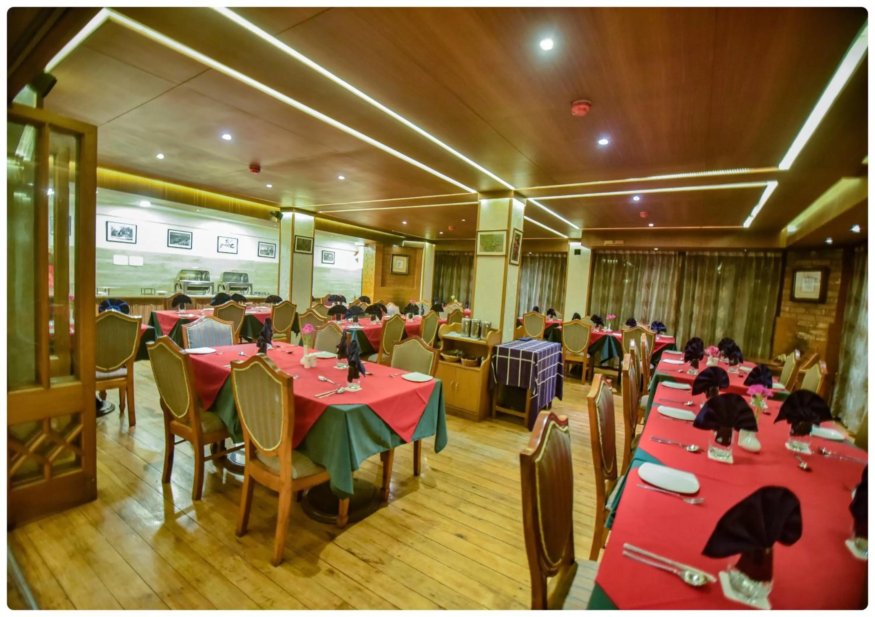 Restaurant/Places to Eat in Cedar Inn