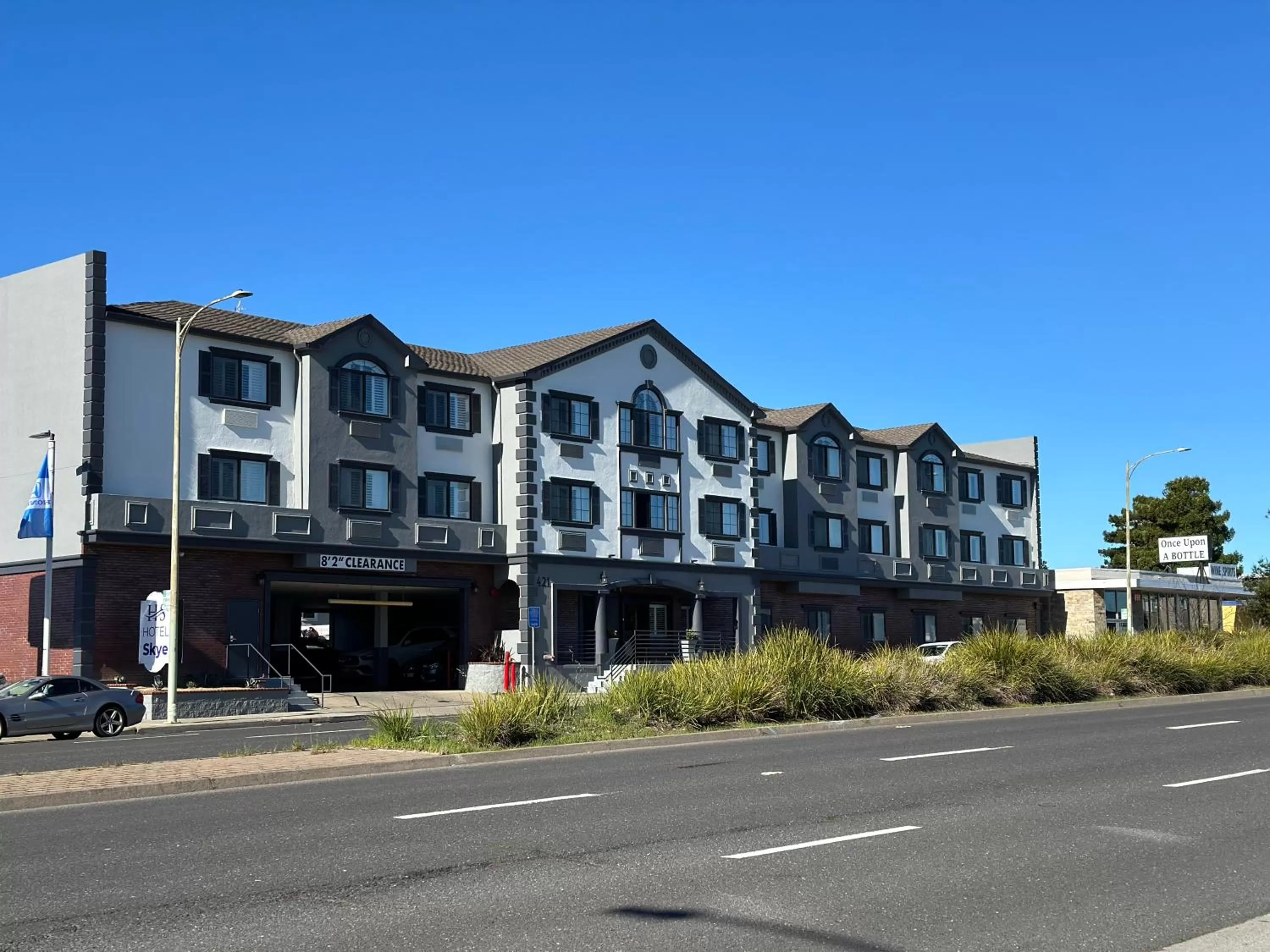 Property Building in Super 8 by Wyndham San Bruno /SF Intl Arpt West