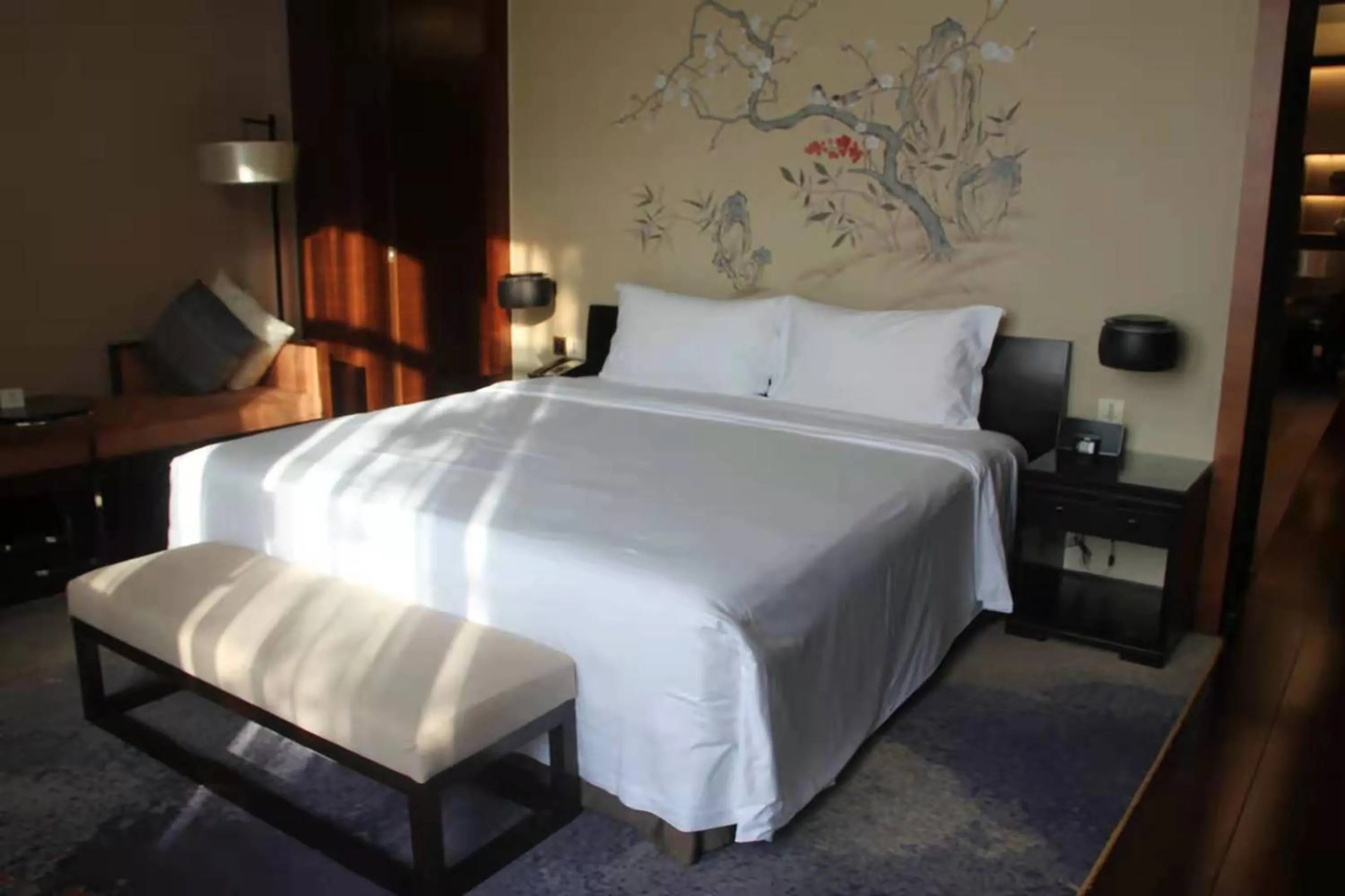 Photo of the whole room, Bed in Crowne Plaza Huangshan Yucheng by IHG